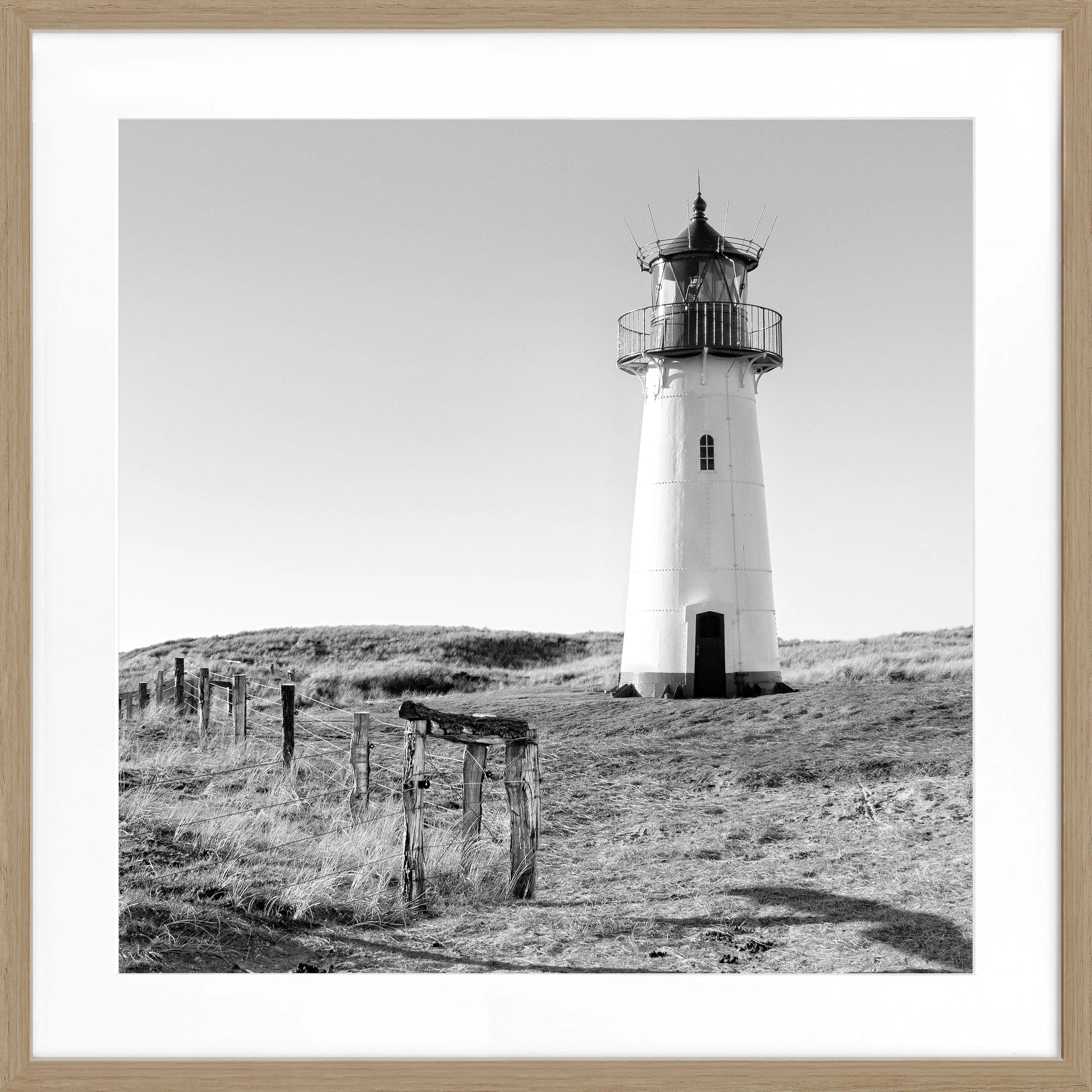 Schwarz-weiß Poster mit Rahmen von Cosman-Photocollection, Leuchtturm List West auf Sylt, quadratisch, 55x55cm, Fotokunst