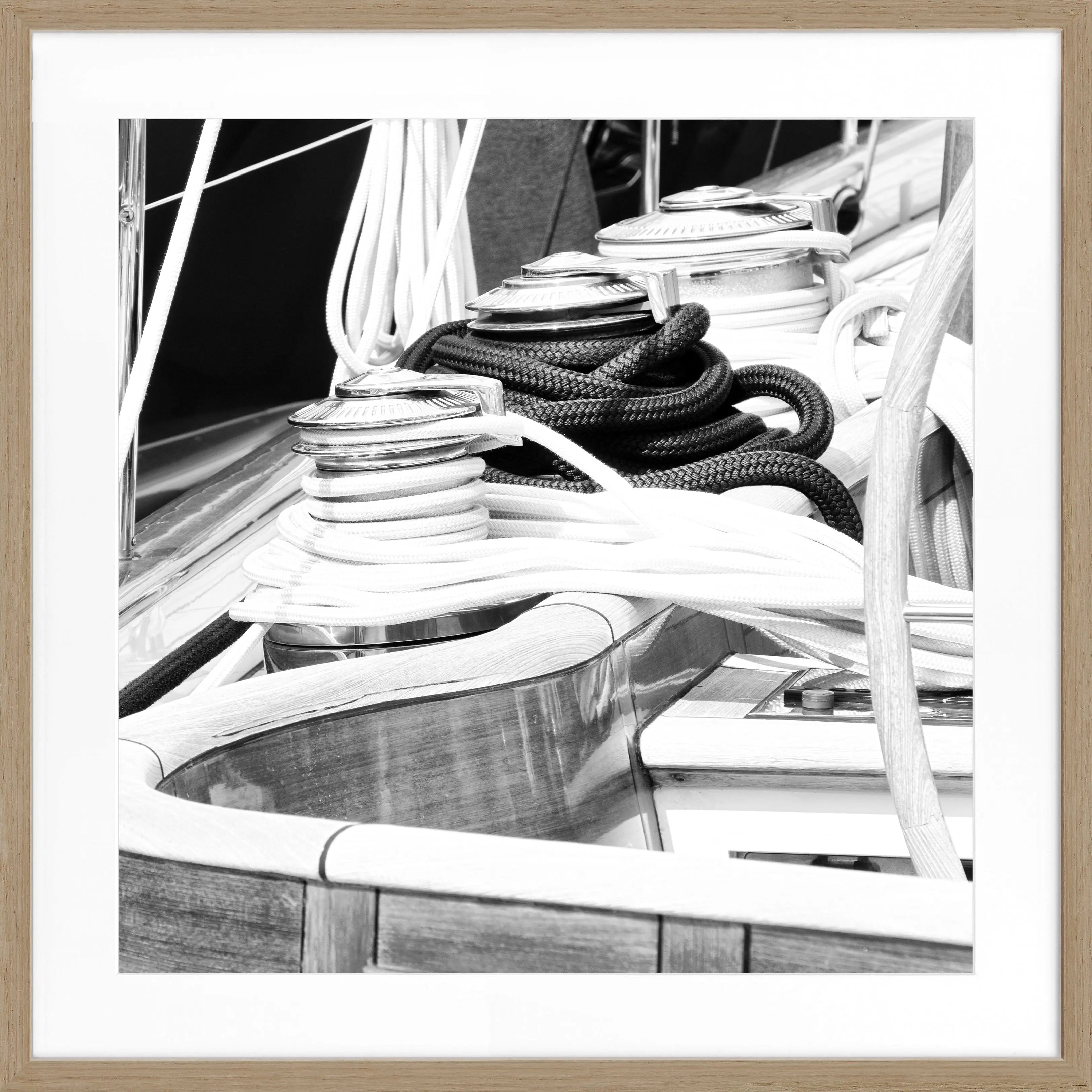 Schwarz-Weiß-Poster mit Rahmen, Segelboot in Saint Tropez, von Cosman-Photocollection, quadratisch 55x55 cm.