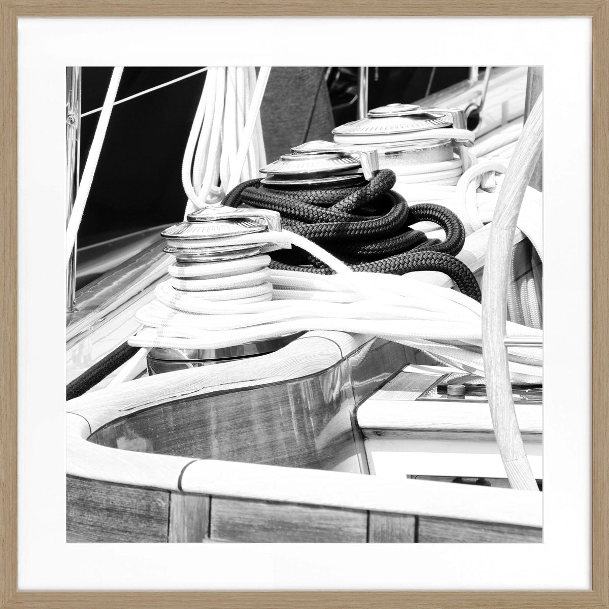 Schwarz-Weiß-Poster mit Rahmen, Segelboot in Saint Tropez, von Cosman-Photocollection, quadratisch 55x55 cm.