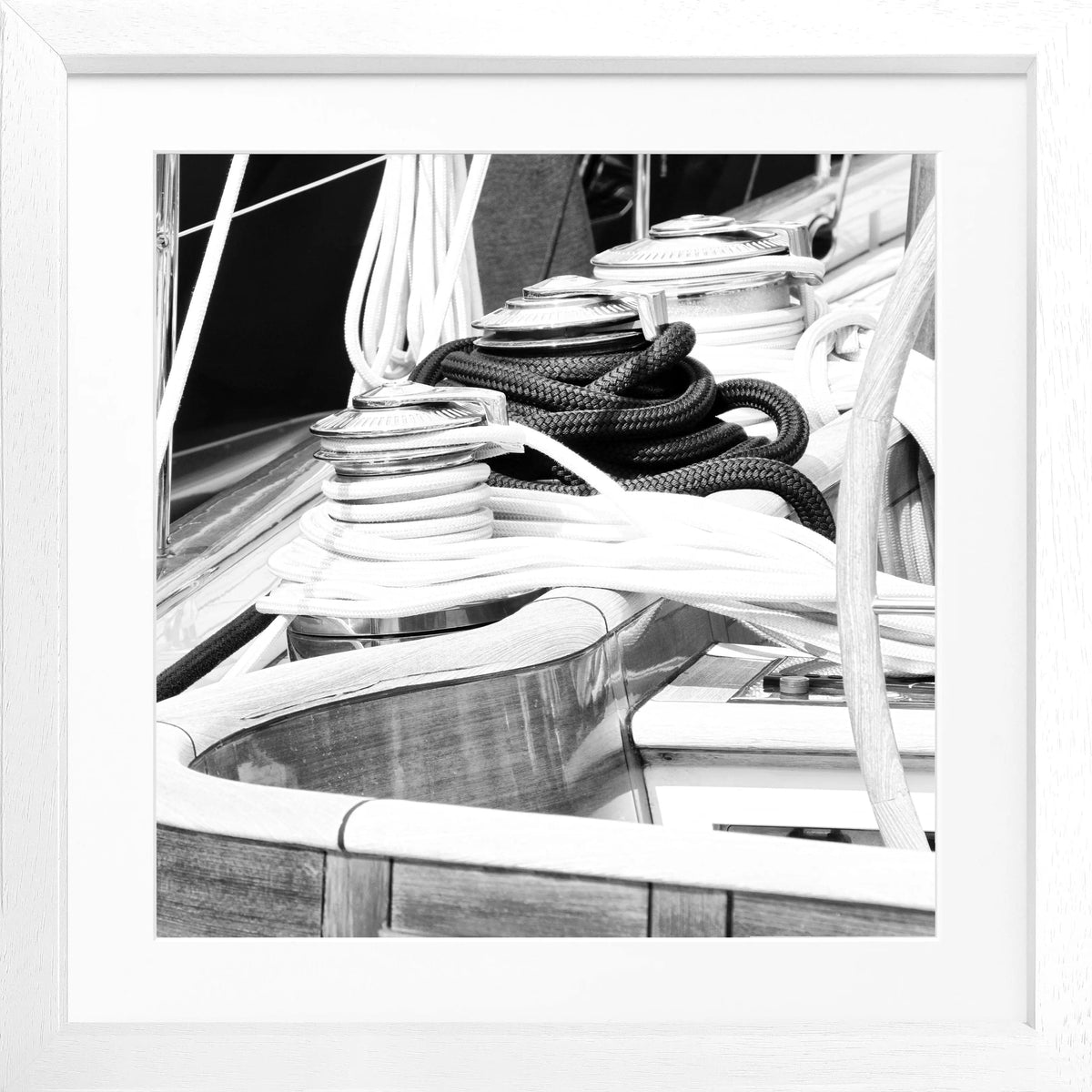 Schwarz-weiß Poster mit Rahmen, Segelboot in Saint Tropez, von Cosman-Photocollection, quadratisch 55x55cm, stilvolle Wanddekoration