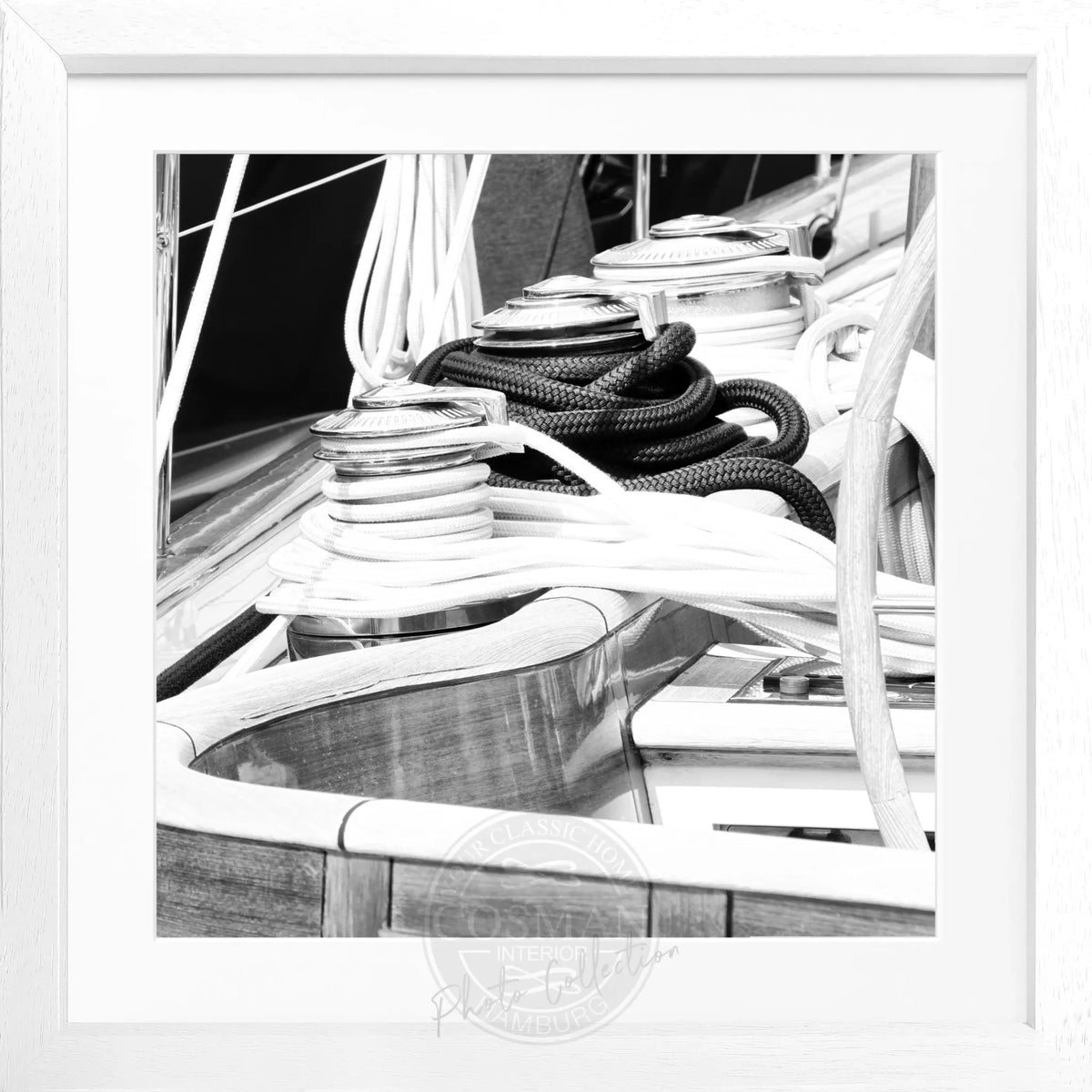 Schwarz-weiß Poster mit Rahmen, Segelboot in Saint Tropez, von Cosman-Photocollection, quadratisch 55x55cm, stilvolle Wanddekoration