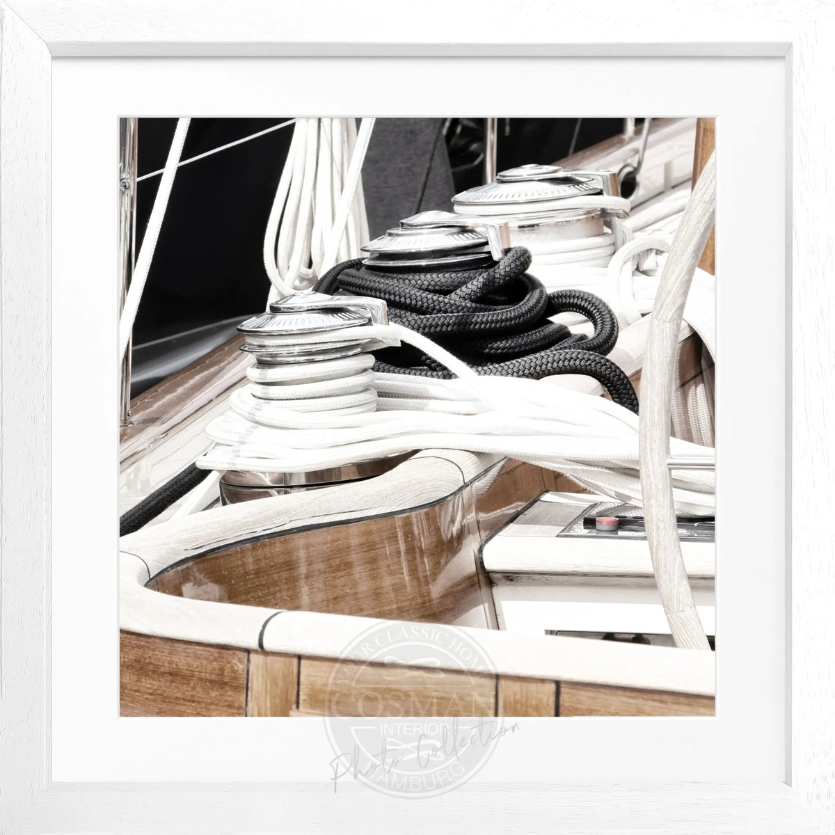 Schwarz-weißes Poster mit Rahmen, Segelboot-Motiv in Saint Tropez, von Cosman-Photocollection, quadratisch 55x55 cm