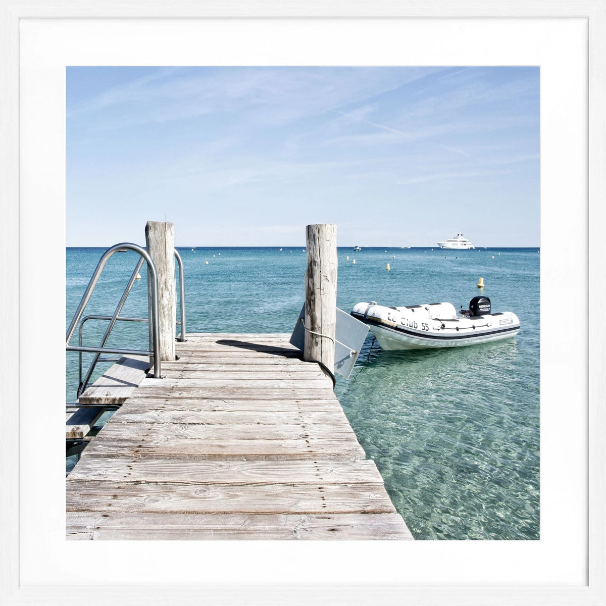 Schwarz-weiß Poster mit Rahmen, Motiv vom Steg Le Club 55 in Saint Tropez, 55x55cm, von Cosman-Photocollection.