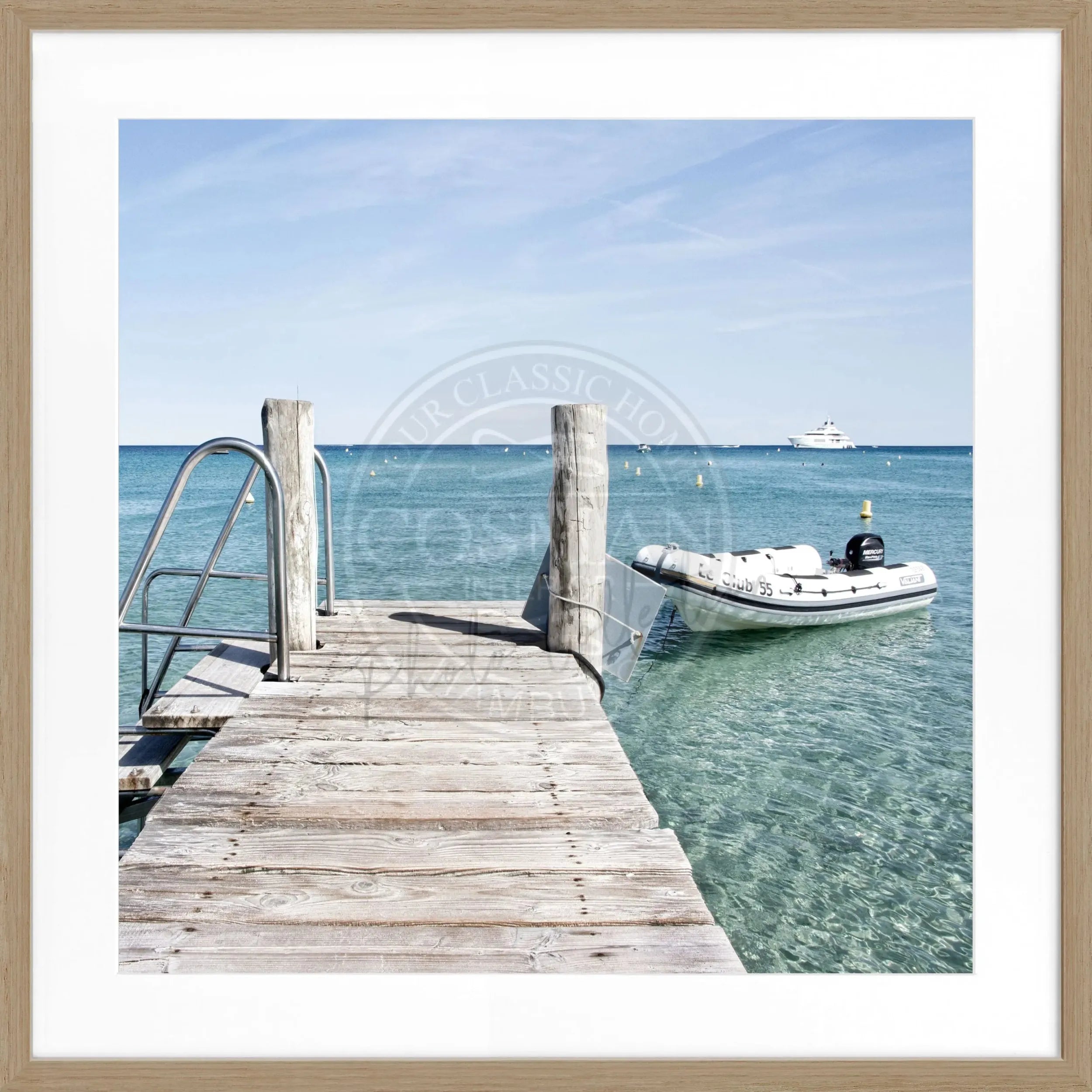 Schwarz-weiß Poster mit Rahmen, Motiv vom Steg Le Club 55 in Saint Tropez, 55x55cm, von Cosman-Photocollection.