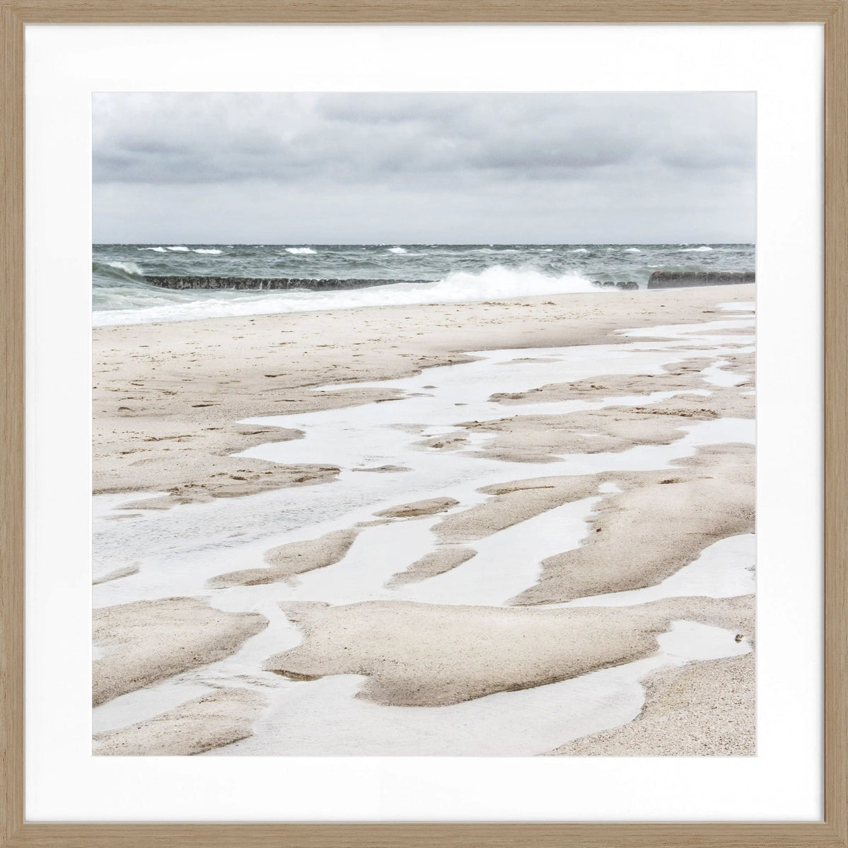 Schwarz-weiß Poster mit Rahmen von Cosman-Photocollection, Motiv Strand auf Sylt, quadratisch 55x55cm, stilvolle Wanddekoration.