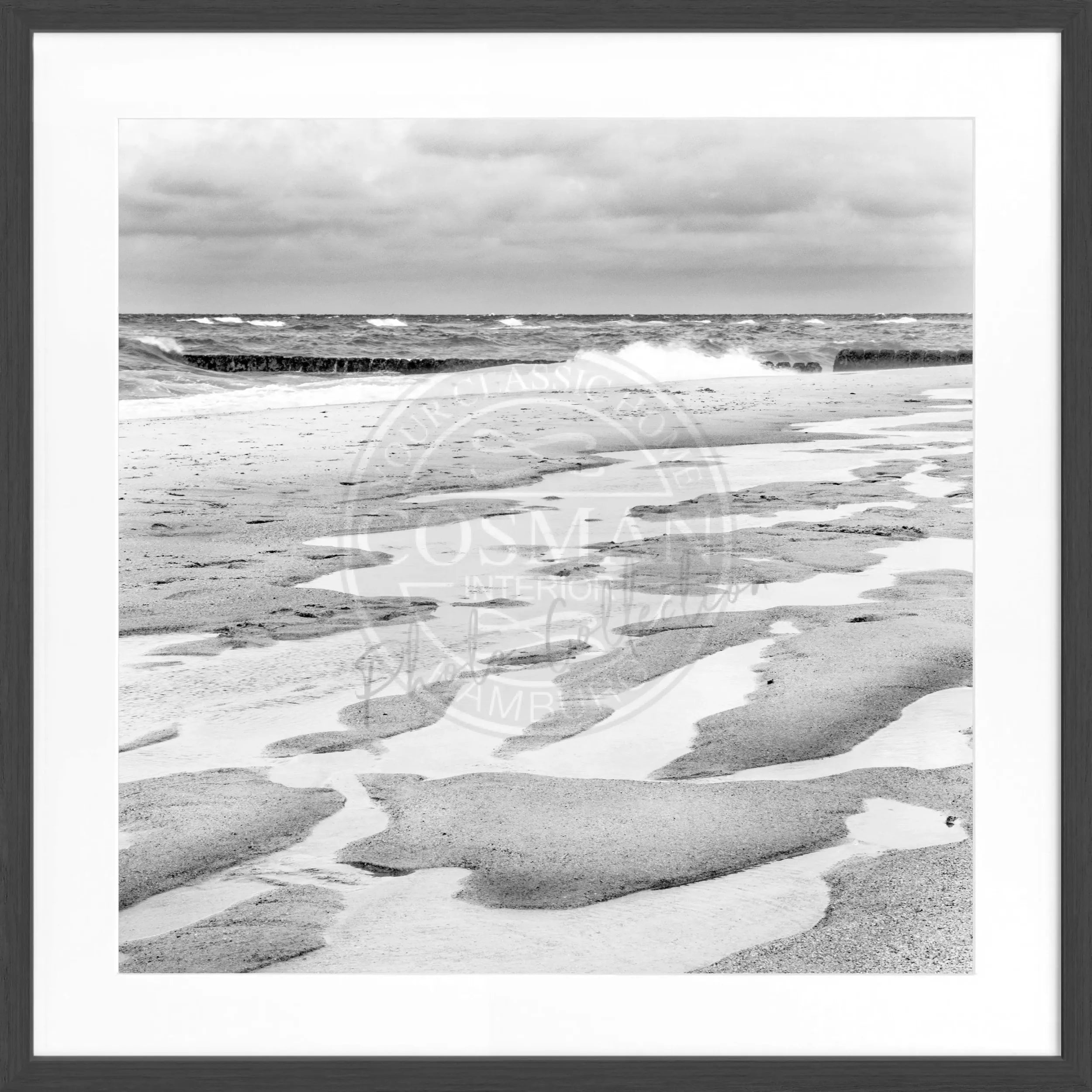 Schwarz-weiß Poster mit Rahmen, Motiv Strand auf Sylt, von Cosman-Photocollection, quadratisch 55x55cm.