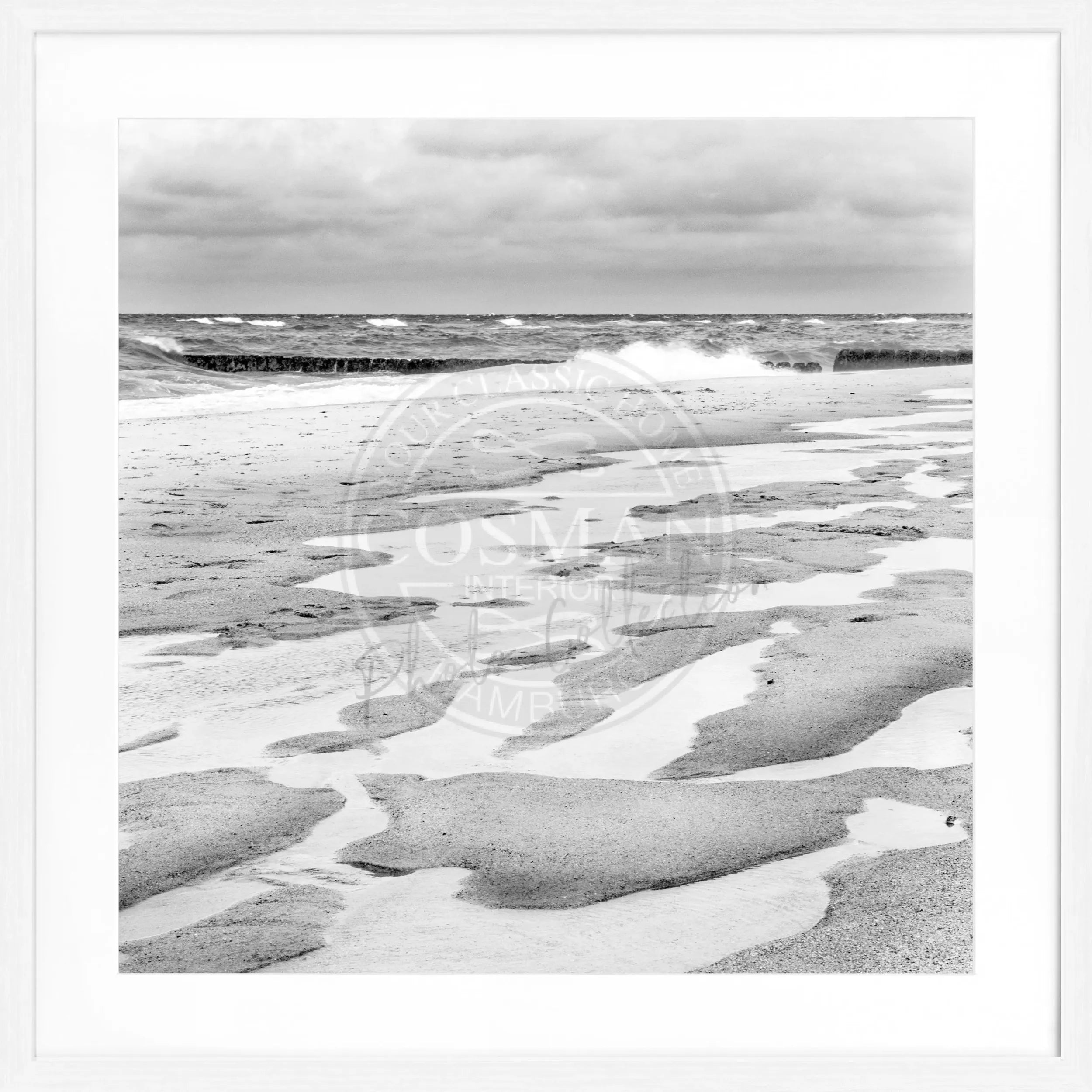 Schwarz-Weiß-Poster mit Rahmen 'Strand' Sylt von Cosman-Photocollection, quadratisch, 55x55cm, Meereslandschaft.