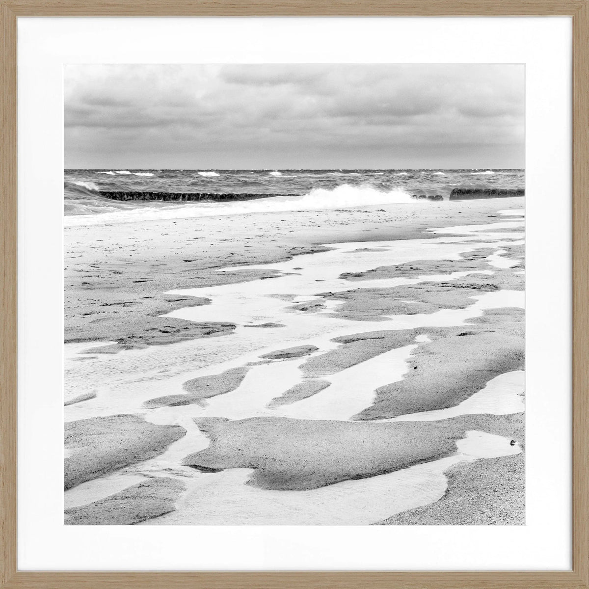 Schwarz-weiß Poster mit Rahmen ’Strand’ Sylt von Cosman-Photocollection, quadratisches 55x55cm Wandbild