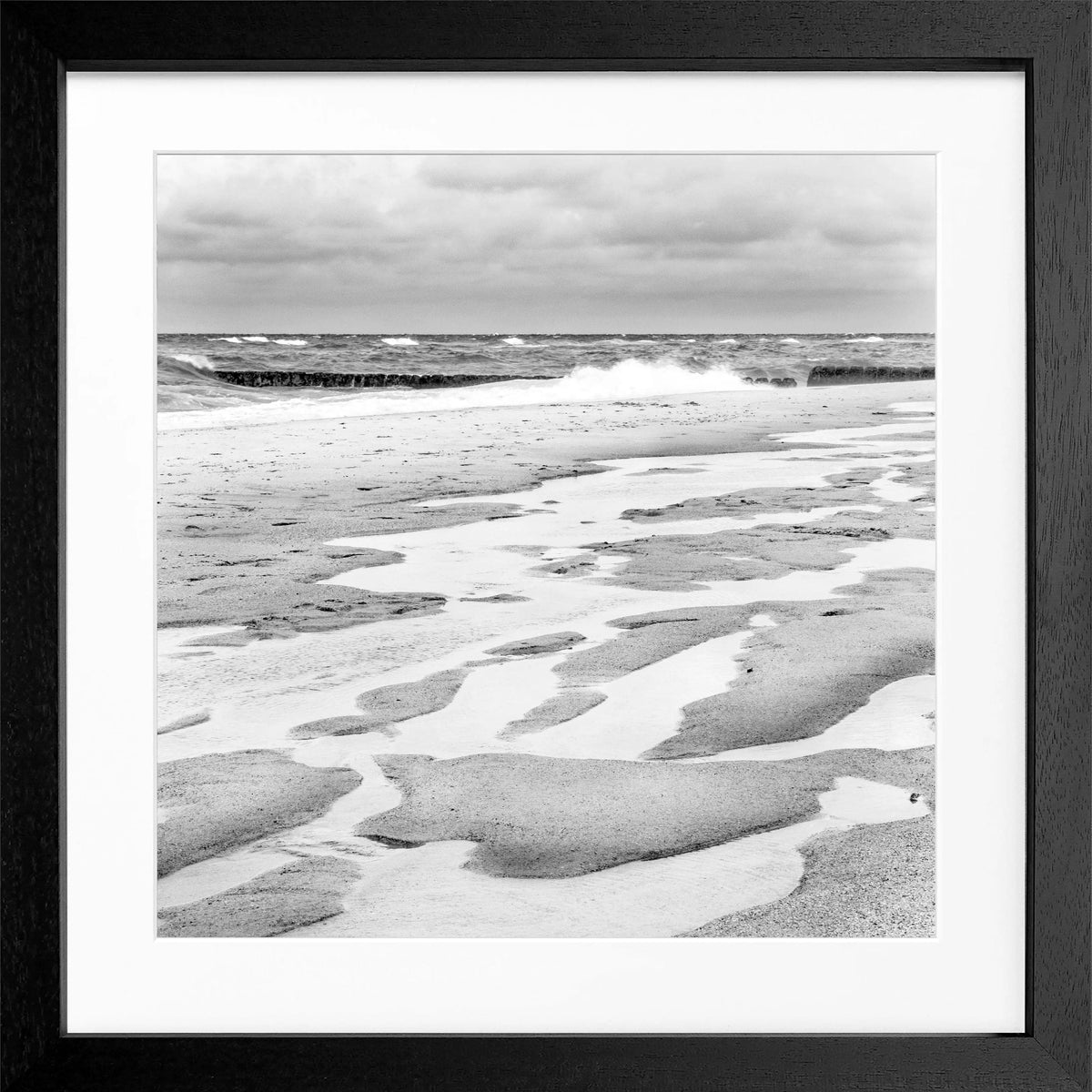 Schwarz-weiß Poster mit Rahmen von Cosman-Photocollection, Motiv Strand auf Sylt, quadratisch 55x55 cm