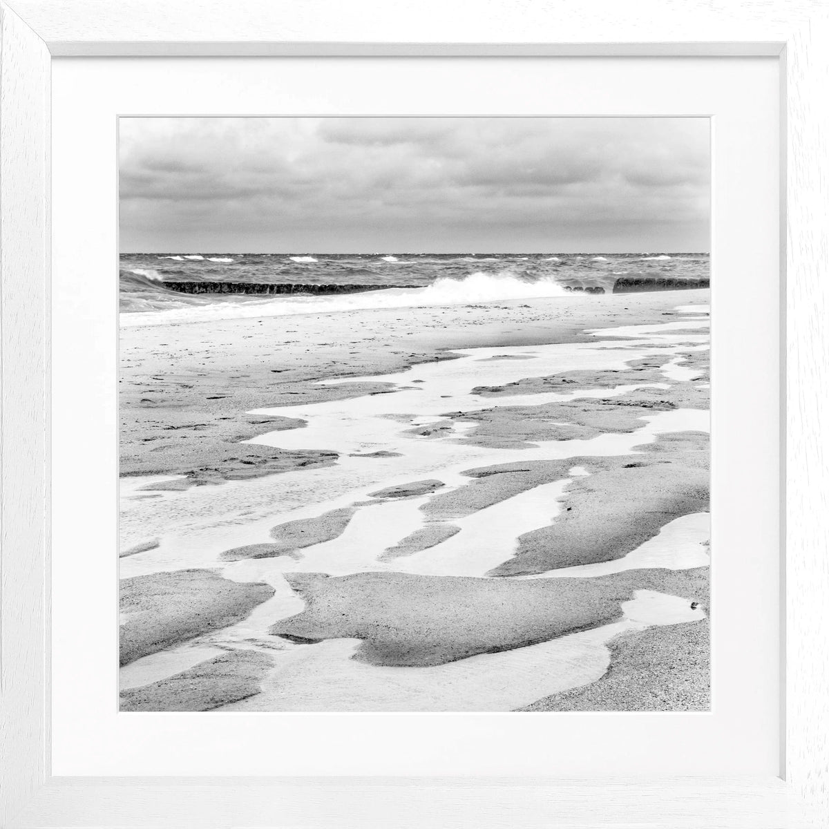 Schwarz-weiß Poster mit Rahmen 'Strand' Sylt von Cosman-Photocollection, quadratisches Bild, 55x55cm, Meeresküsten-Motiv