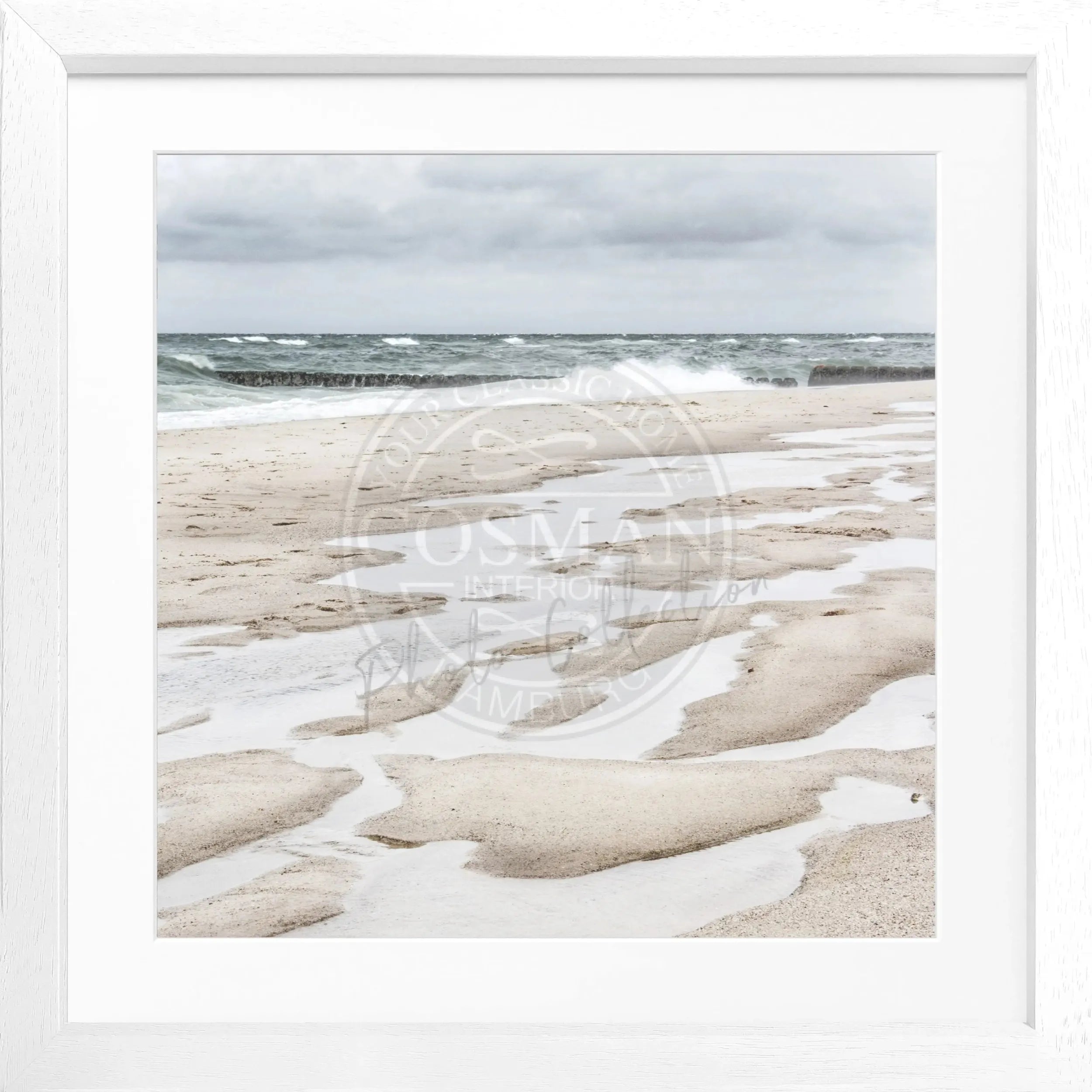Schwarz-weiß Poster mit Rahmen, Strandmotiv von Sylt, in quadratischem Format, von Cosman-Photocollection.