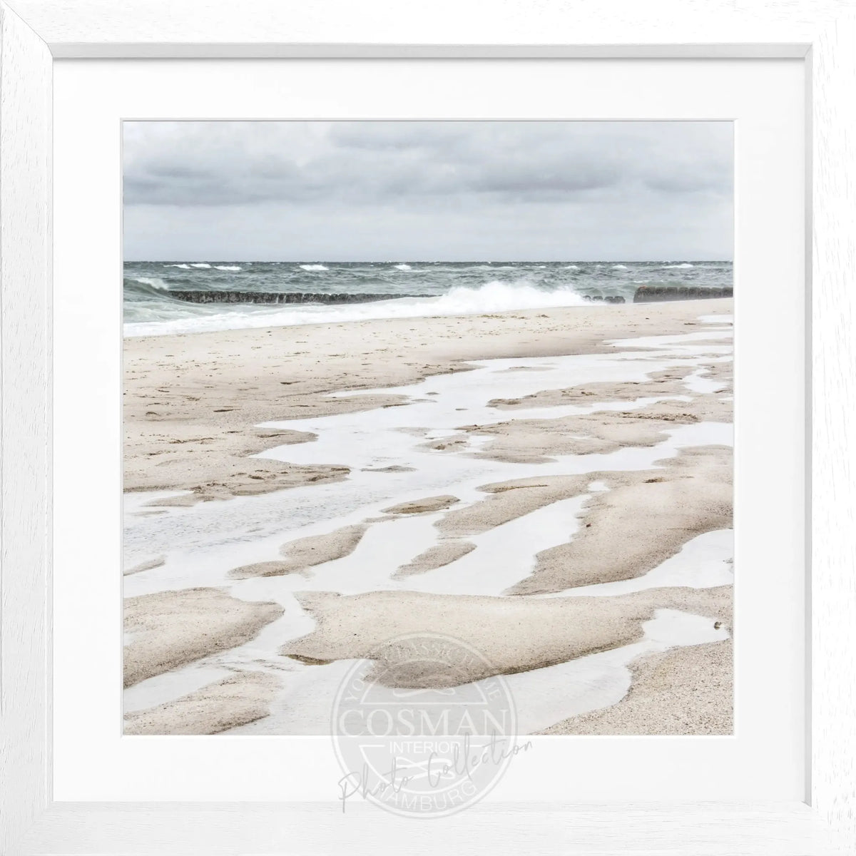 Schwarz-weiß Poster mit Rahmen, Strandmotiv von Sylt, in quadratischem Format, von Cosman-Photocollection.