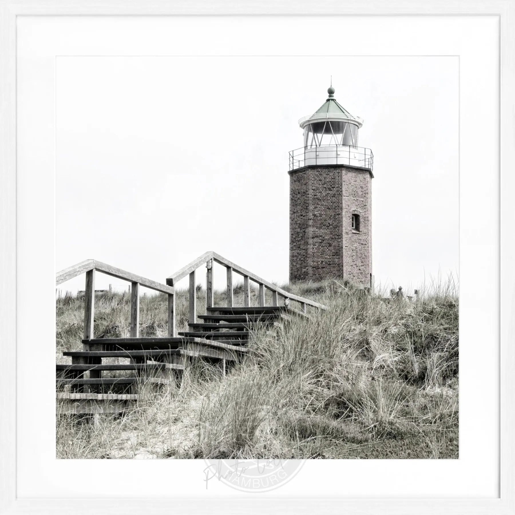 Schwarz-weiß Poster mit Rahmen von Cosman-Photocollection, Leuchtturm Kampen Sylt, quadratisch 55x55cm, Wanddekoration