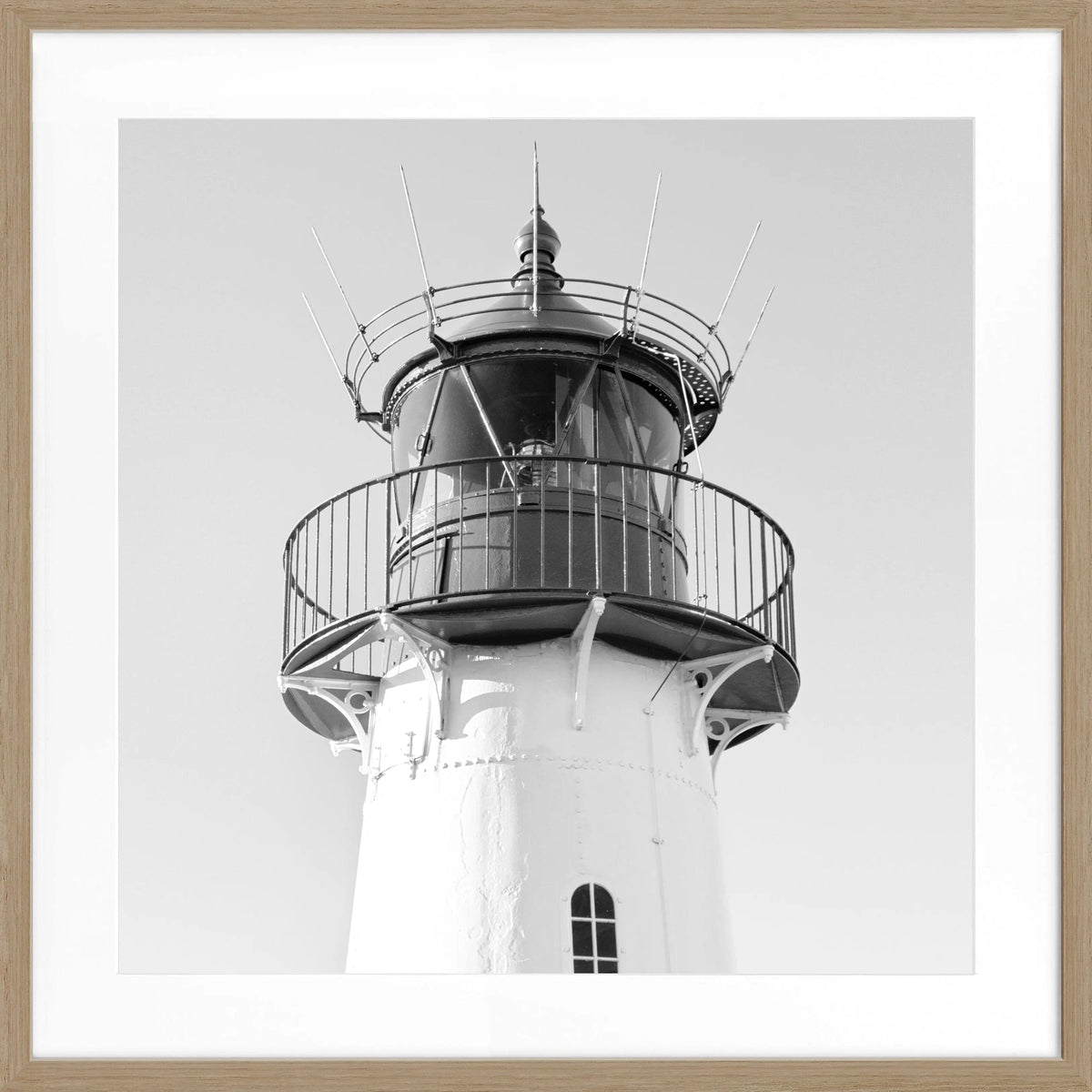 Schwarz-weiß Poster mit Rahmen von Cosman-Photocollection, Motiv des Leuchtturms Lister auf Sylt, quadratisch 55x55 cm