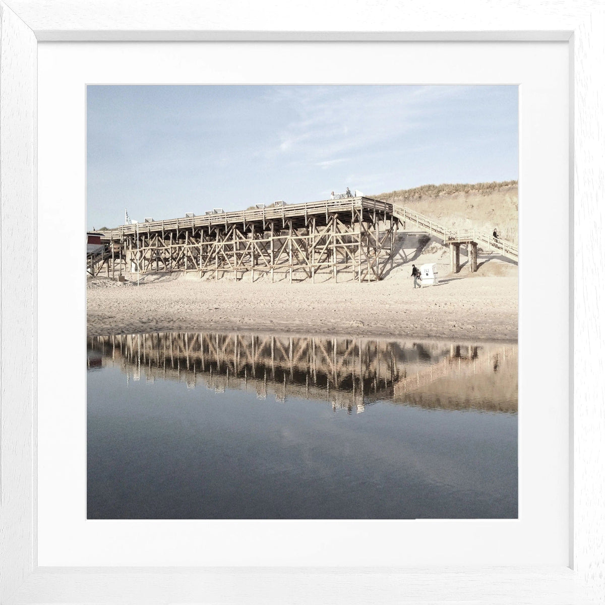 Schwarz-weiß Poster mit Rahmen von Cosman-Photocollection, Motiv vom Strand in Kampen auf Sylt, 55x55cm, quadratisch