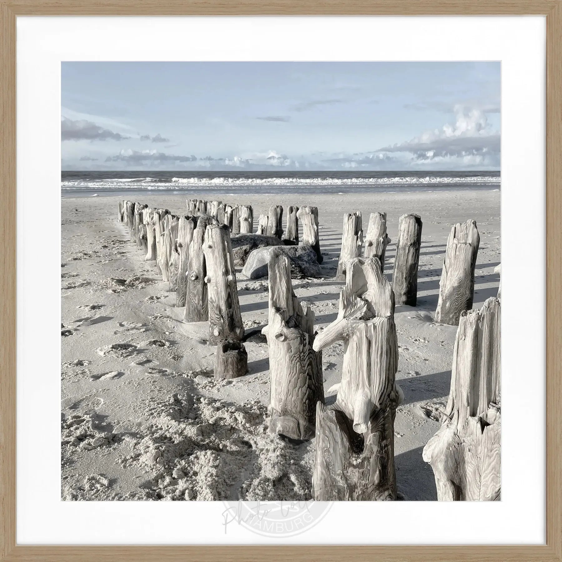Schwarz-weiß Poster mit Rahmen von Sylt Strand, quadratisch 55x55cm, von Cosman-Photocollection, ideal für Wanddekoration