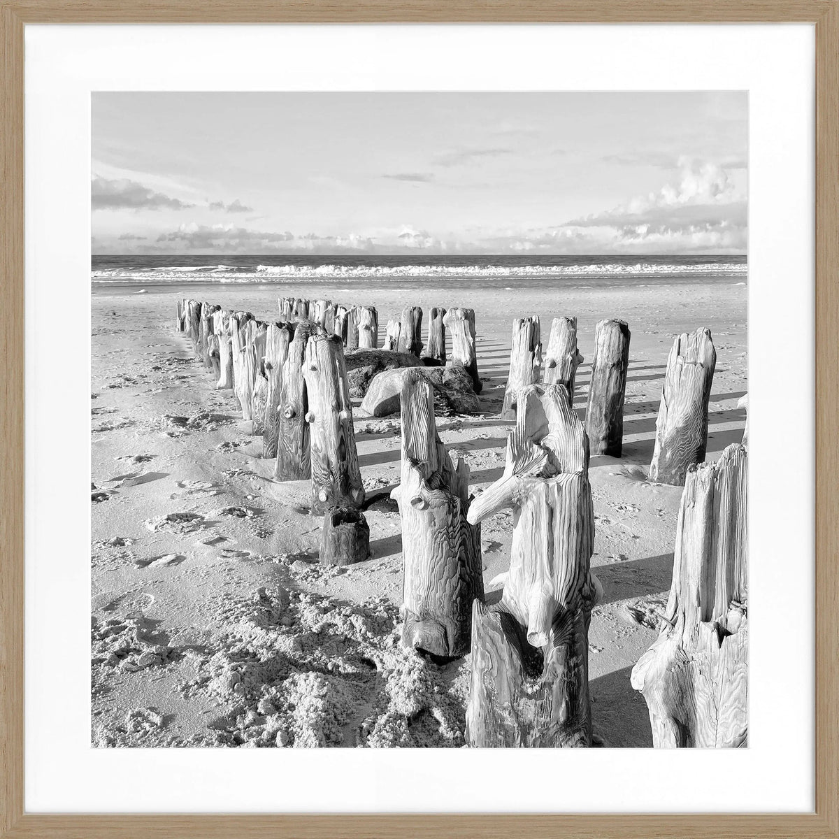 Schwarz-weiß Poster mit Rahmen von Sylt Strand, quadratisch, 55x55cm, von Cosman-Photocollection, dekoratives Wandbild