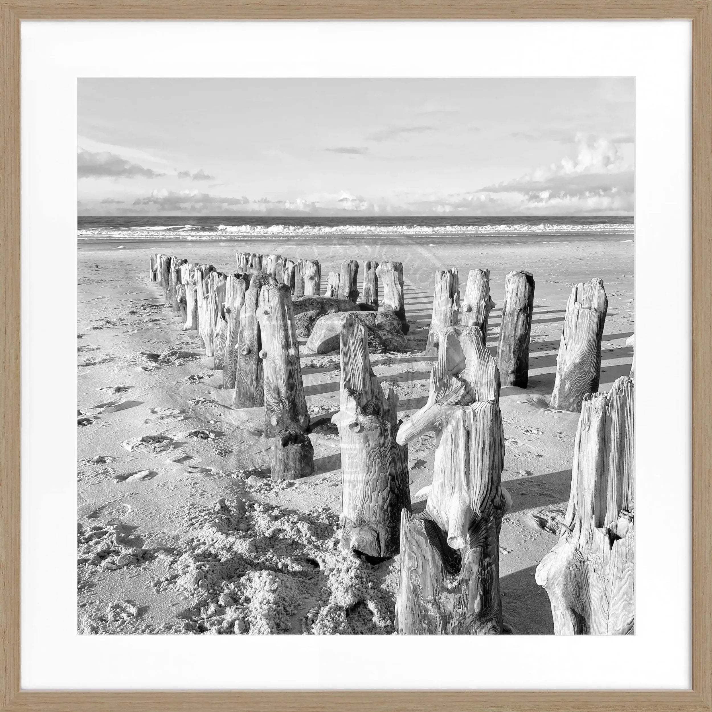 Schwarz-weiß Poster mit Rahmen von Sylt Strand, quadratisch, 55x55cm, von Cosman-Photocollection, dekoratives Wandbild
