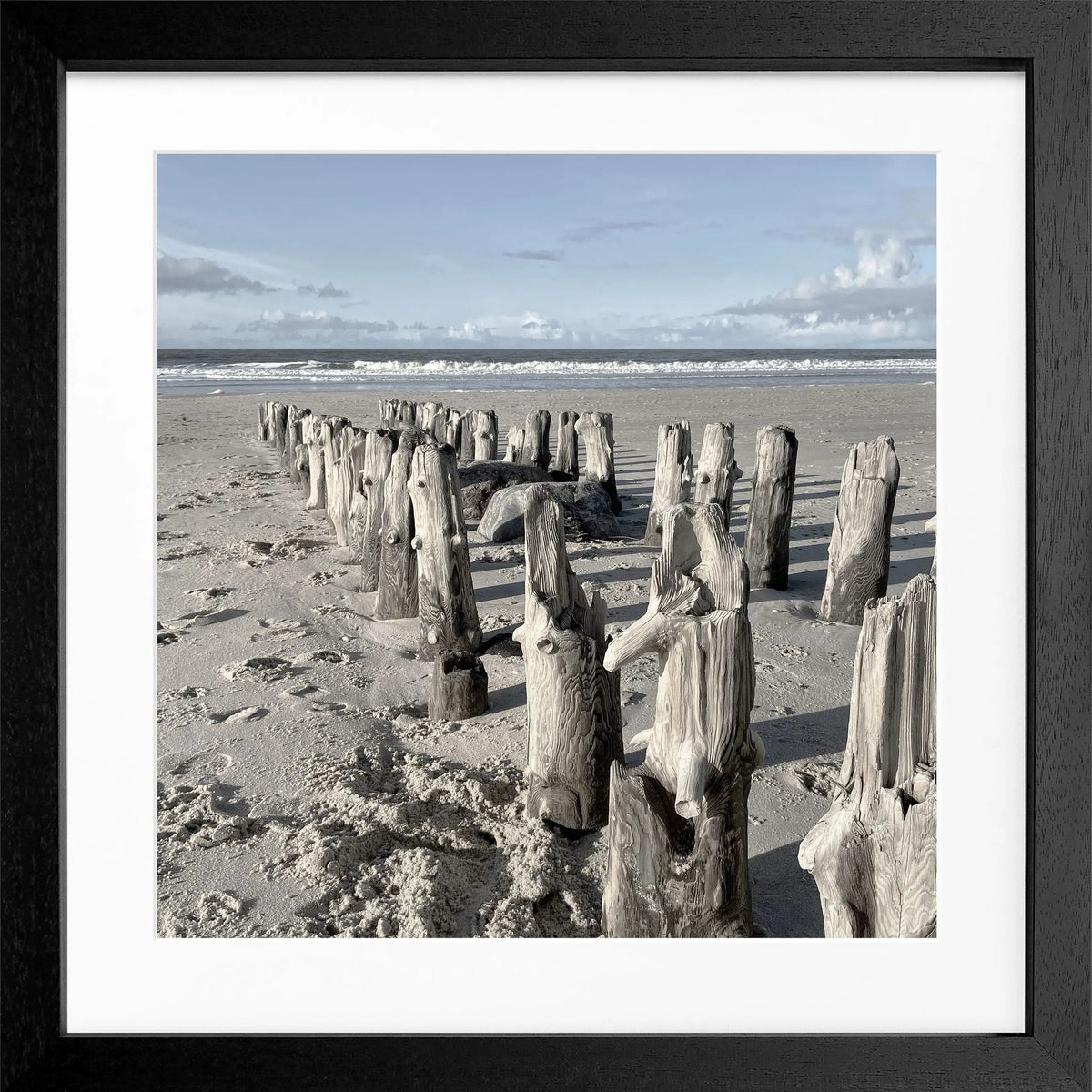 Schwarz-weiß Poster mit Rahmen von Cosman-Photocollection, Motiv vom Strand auf Sylt, quadratisch, 55x55 cm