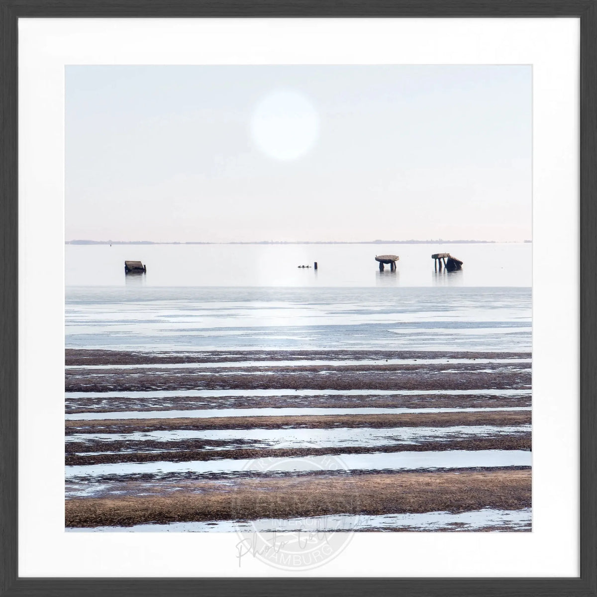 Schwarz-weiß Poster mit Rahmen von Cosman-Photocollection, Wattenmeer und Sylt, quadratisch, 55x55 cm, maritimer Strandmotiv