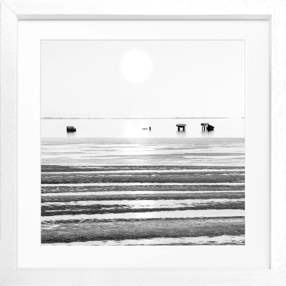 Schwarz-weiß Poster mit Rahmen von Cosman-Photocollection, Wattenmeer und Sylt, quadratisch, 55x55cm, Naturaufnahme