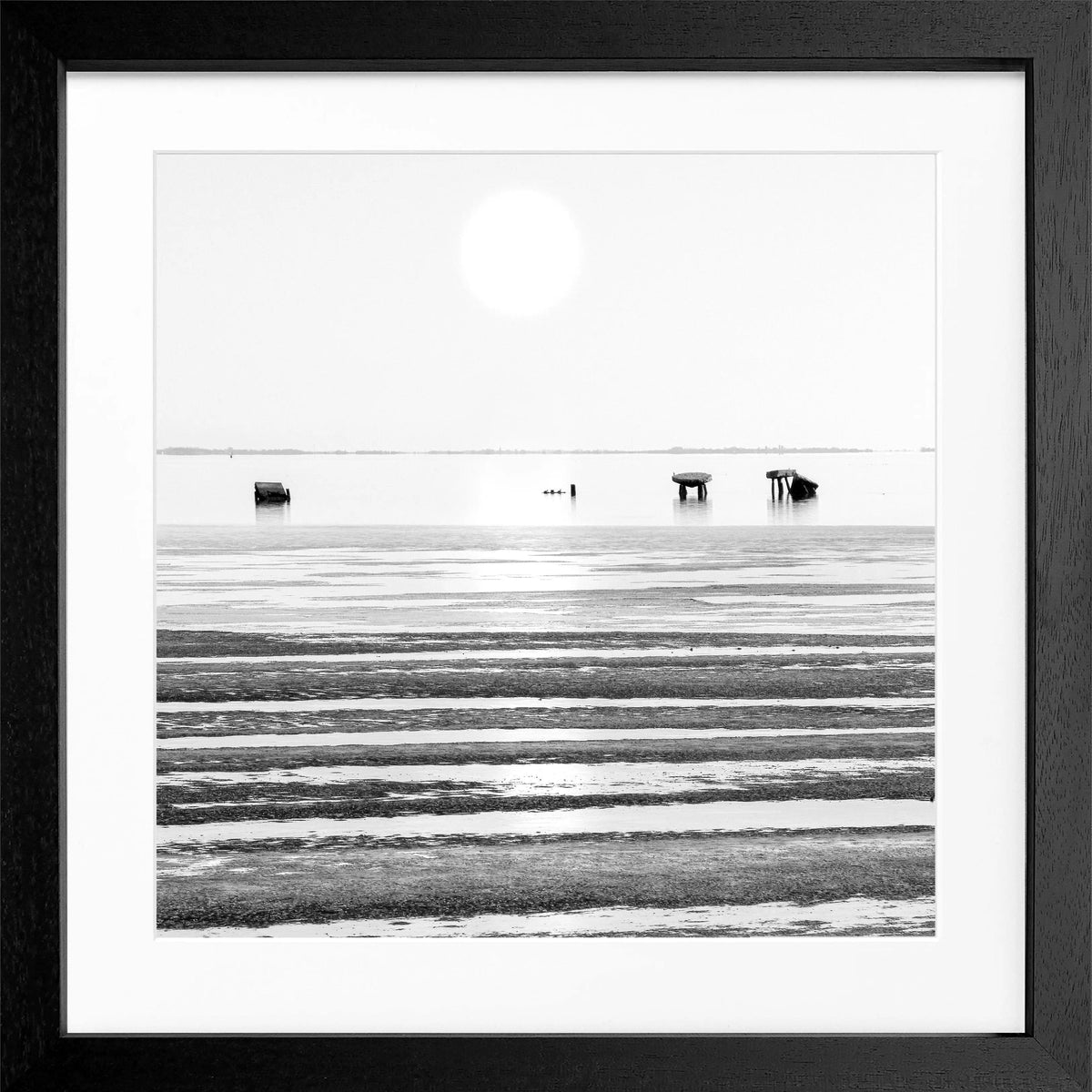 Schwarz-weiß Poster mit Rahmen, Wattenmeer und Sylt Motiv, 55x55cm, von Cosman-Photocollection, quadratisch