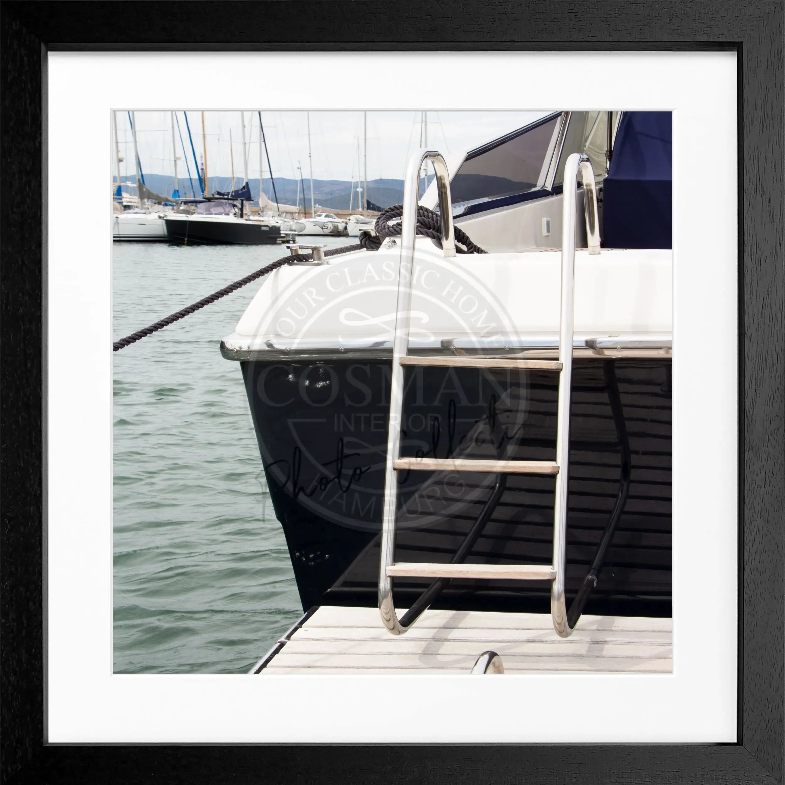Schwarz-weiß Poster mit Rahmen, Yacht-Motiv, Saint Tropez, von Cosman-Photocollection, quadratisch 55x55 cm.