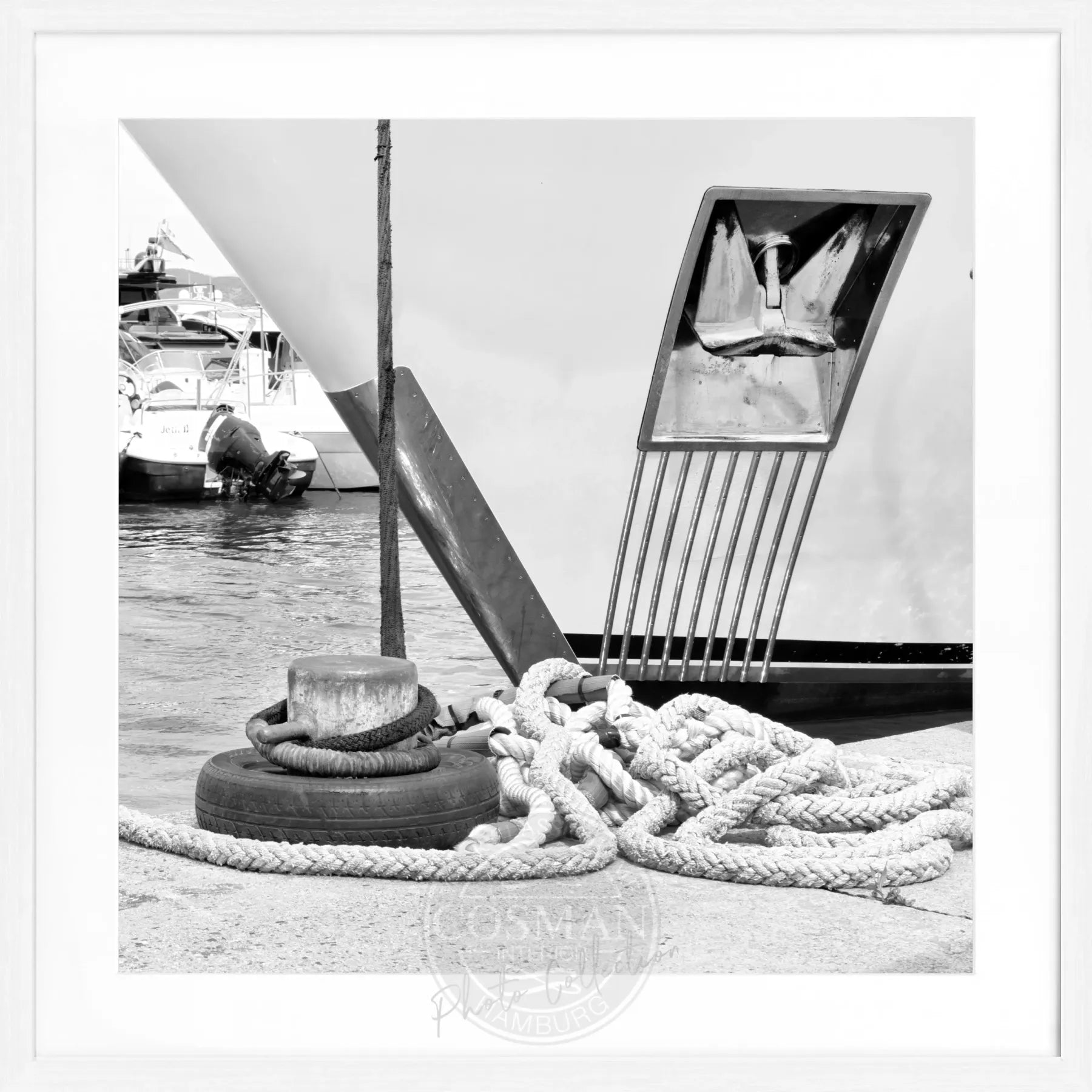 Schwarz-weiß Poster mit Rahmen, Yacht in Saint Tropez, Cosman-Photocollection, quadratisch 55x55 cm, stilvolles Meeresmotiv