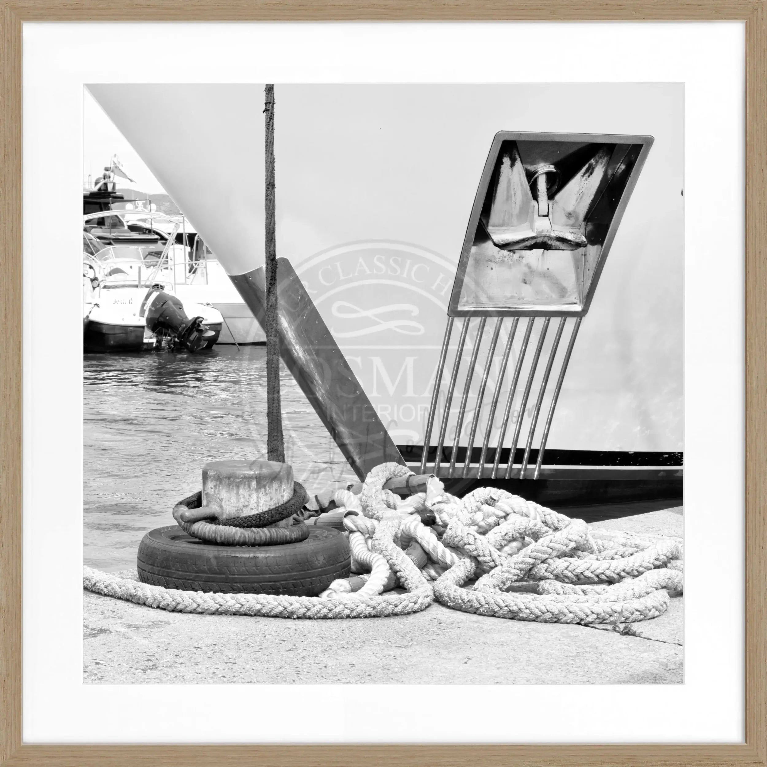 Schwarz-weiß Poster mit Rahmen, Motiv einer Yacht in Saint Tropez, von Cosman-Photocollection, quadratisch 55x55 cm