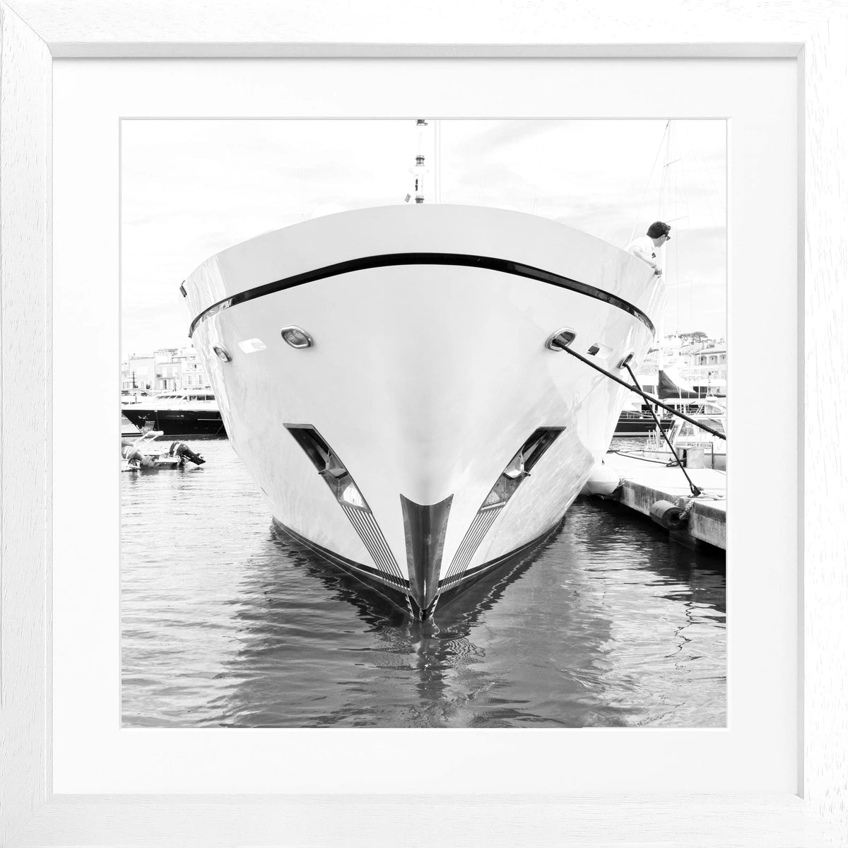 Schwarz-weiß Poster mit Rahmen, Yacht-Motiv, Saint Tropez, von Cosman-Photocollection, quadratisch 55x55 cm.