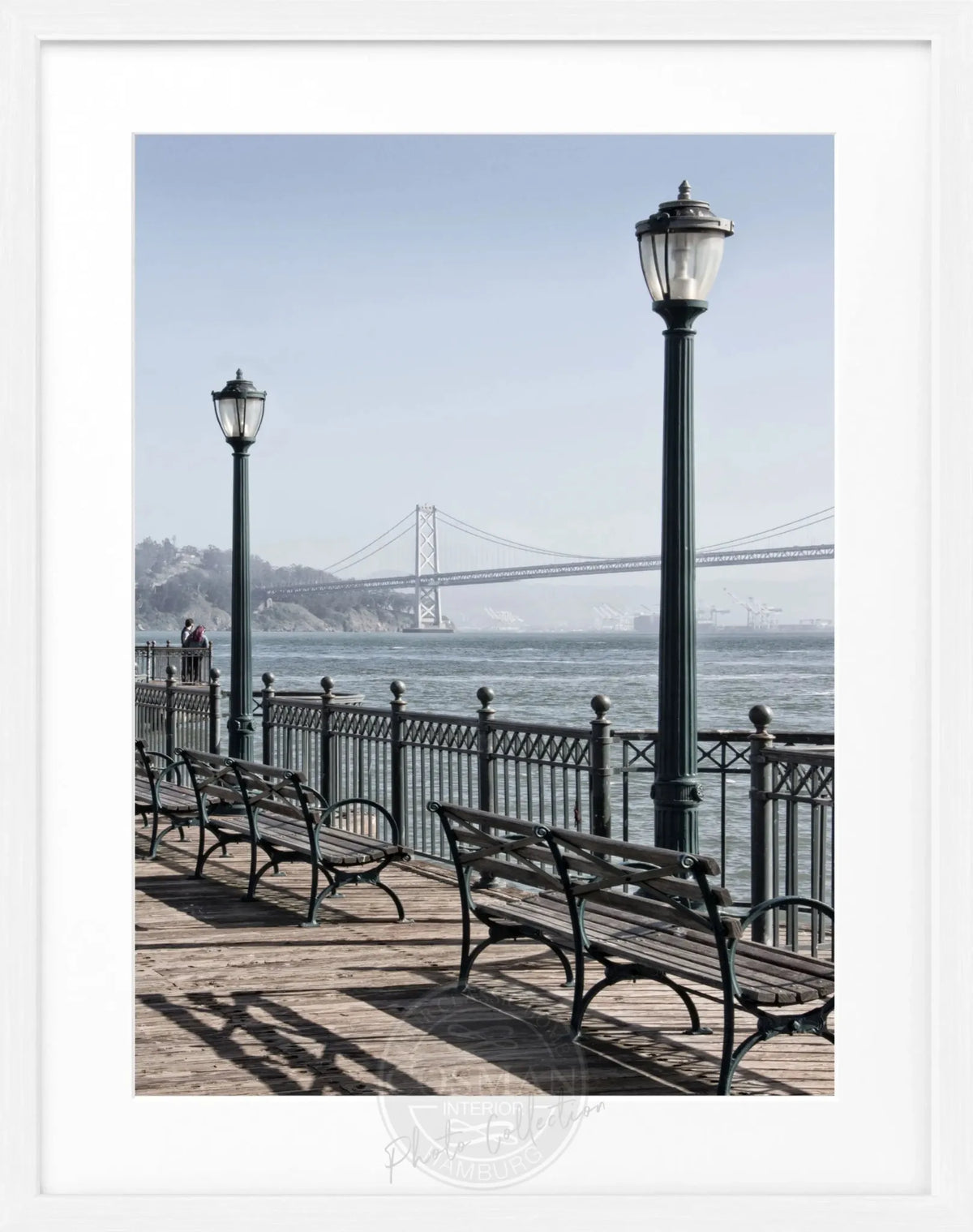 Schwarz-weiß Poster mit Rahmen der Bay Bridge San Francisco, 25x31 cm, von Cosman-Photocollection.
