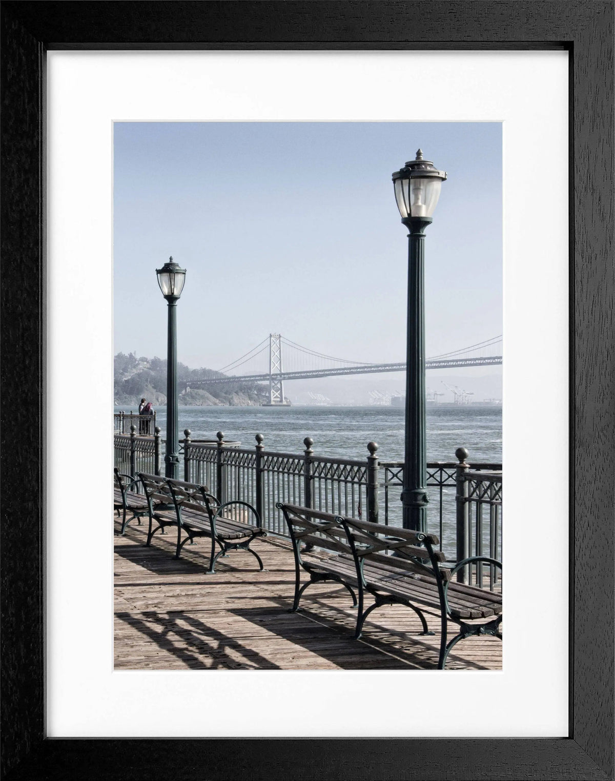 Schwarz-weiß Poster mit Rahmen, San Francisco Bay Bridge Motiv, von Cosman-Photocollection, Maße 25x31cm.