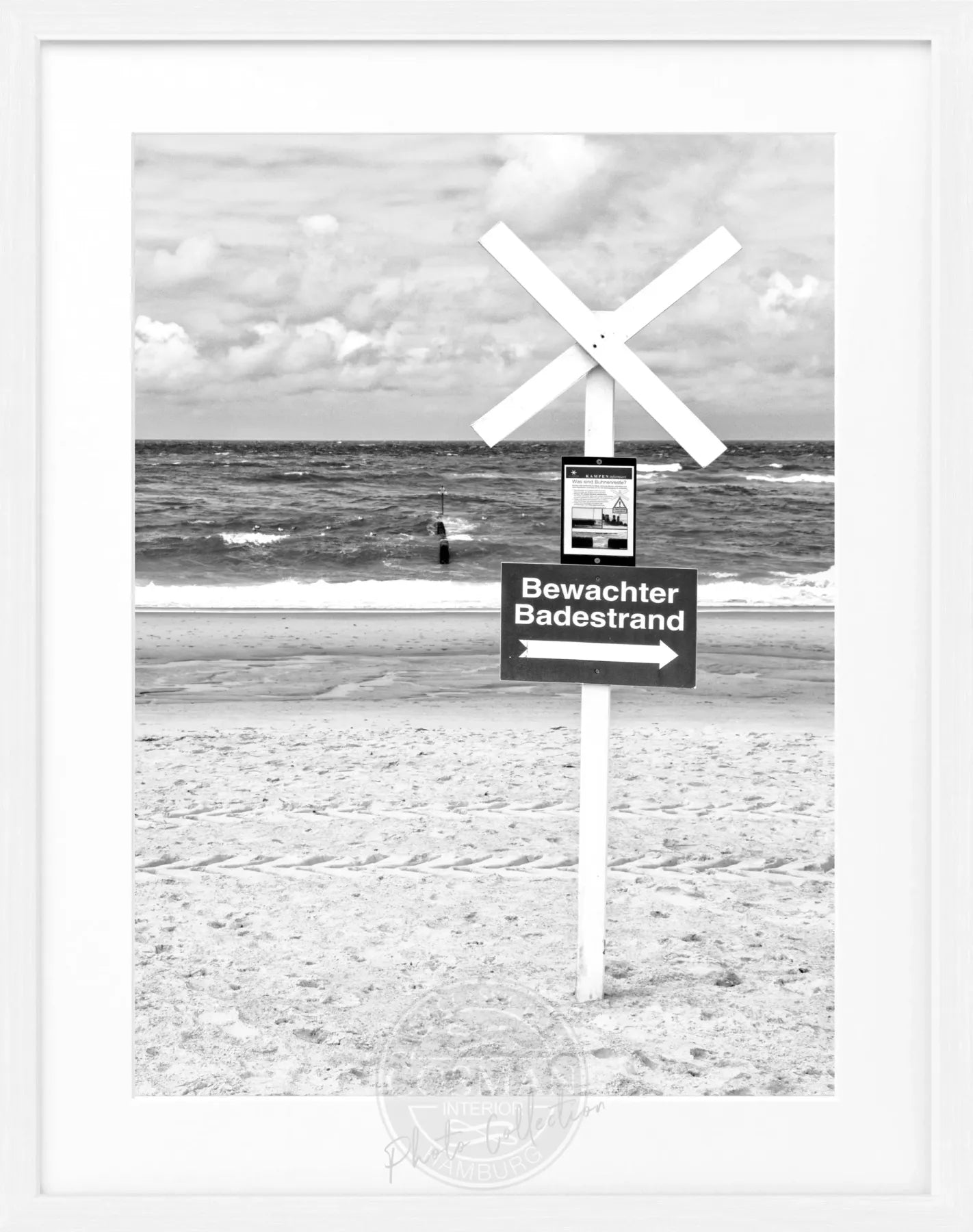 Schwarz-weiß Poster mit Rahmen, Bewachter Badestrand Sylt, von Cosman-Photocollection, 25x31 cm, Strandmotiv.