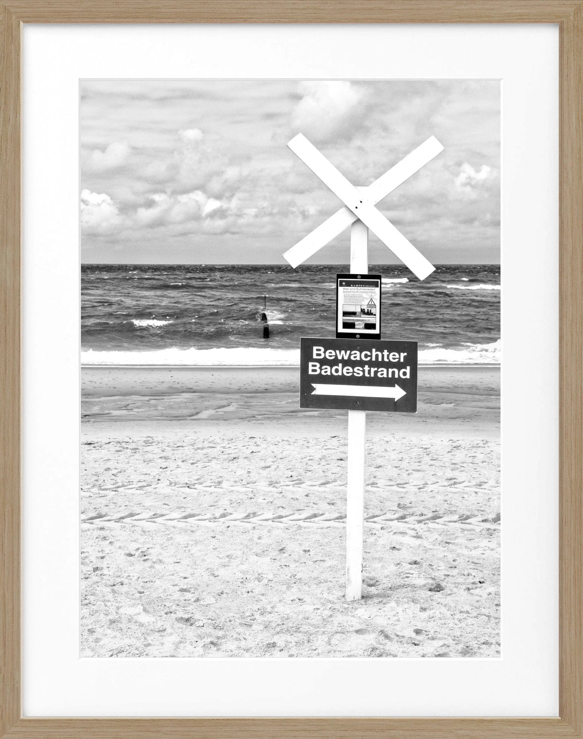 Schwarz-weiß Poster mit Rahmen, Bewachter Badestrand Sylt, von Cosman-Photocollection, 25x31cm, idyllische Strandszene