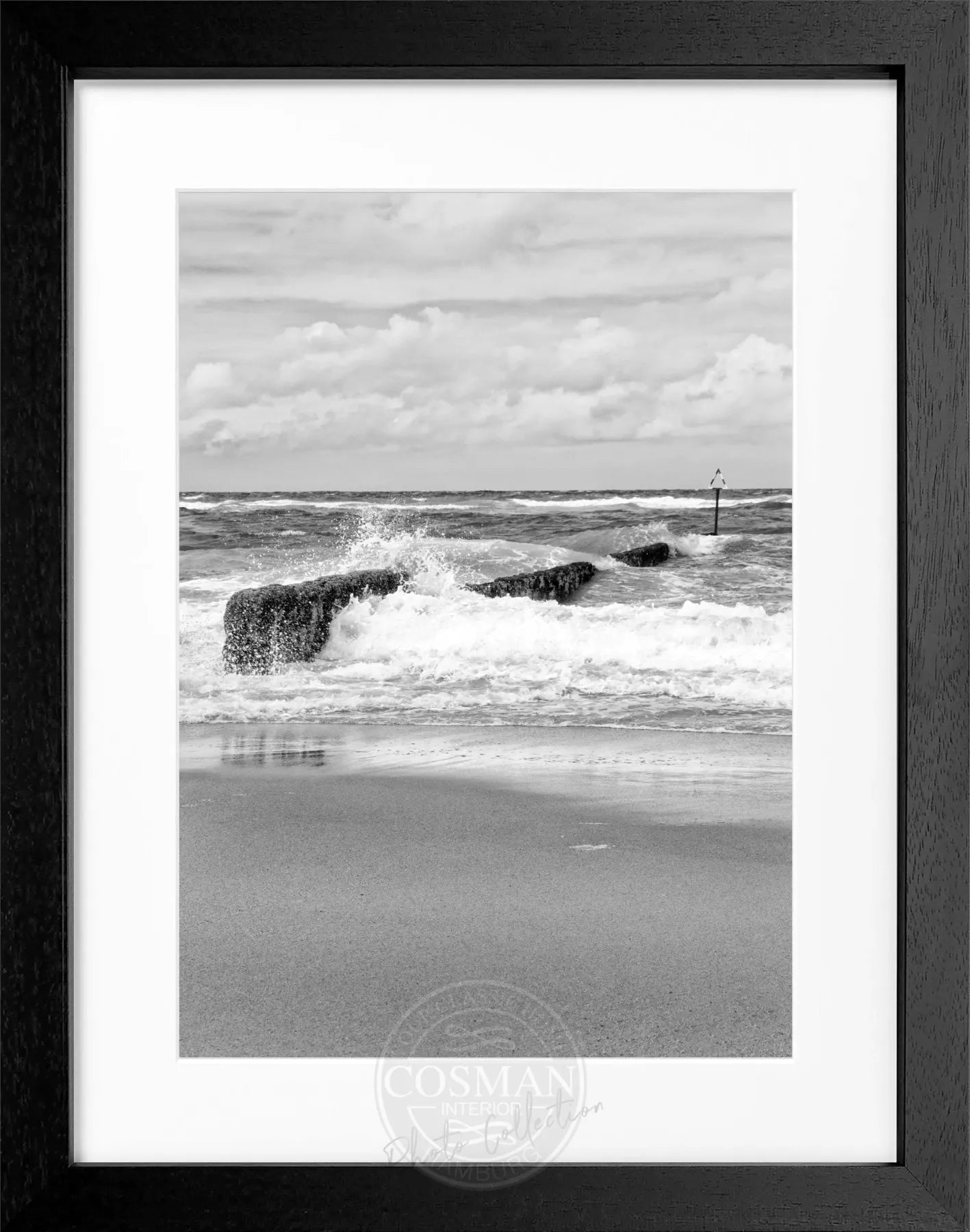 Schwarz-weiß Poster mit Rahmen 'Buhne' Sylt von Cosman-Photocollection, 25x31cm, dekoratives Meeresmotiv in Bild.