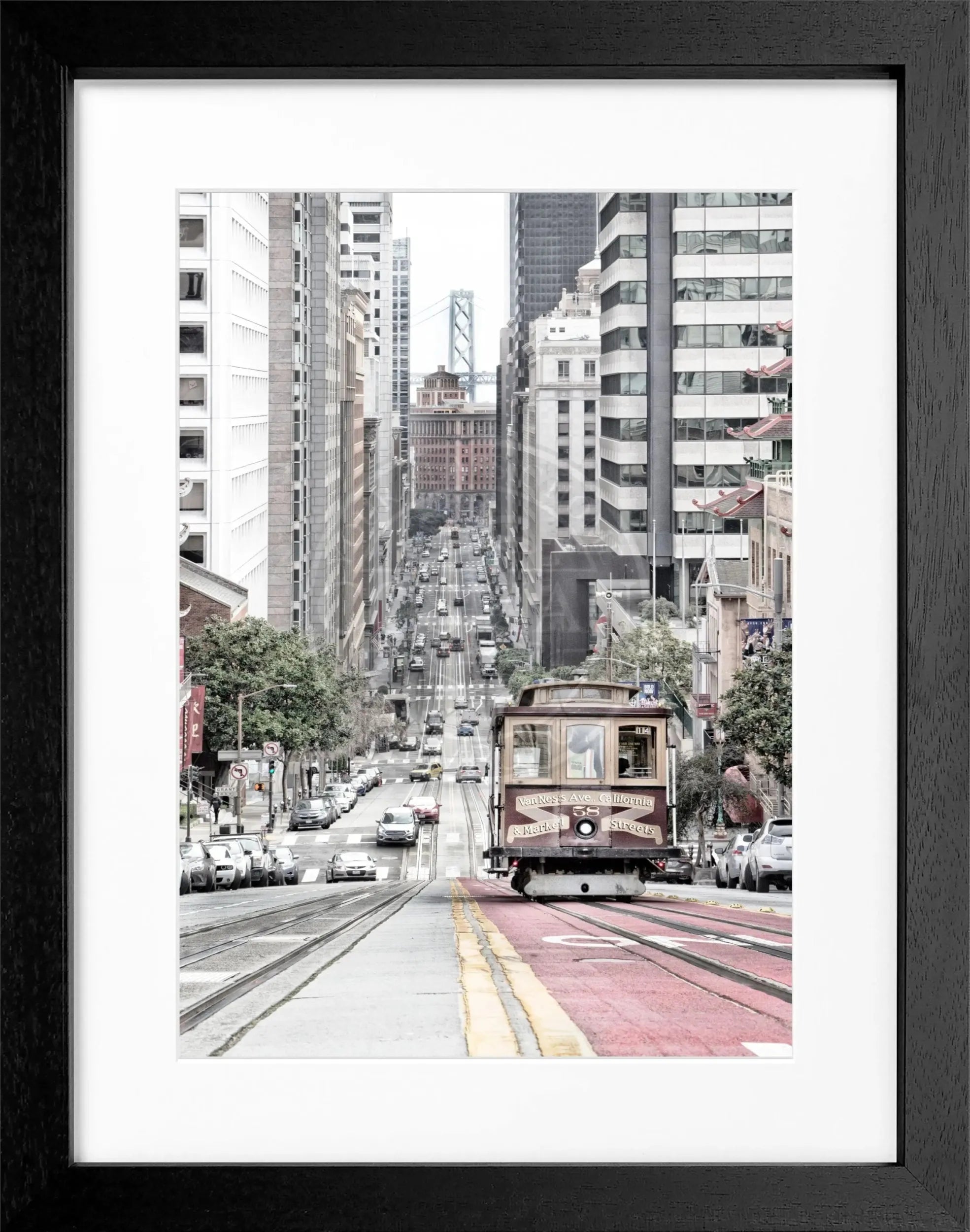 Schwarzer Poster mit Rahmen, Motiv der Cable Cars in San Francisco, von Cosman-Photocollection, 25x31 cm, Schwarz-Weiß.