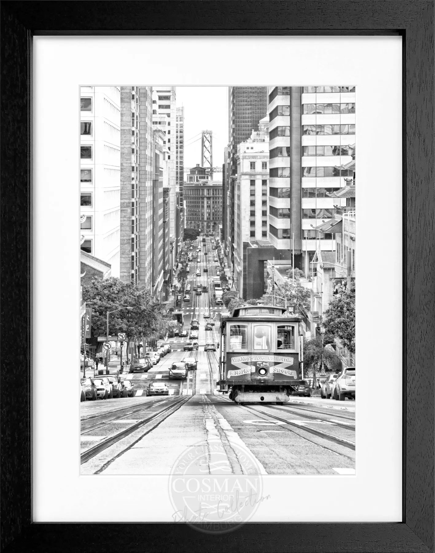 Schwarz-weiß Poster mit Rahmen von Cosman-Photocollection, zeigt Kabelstraßenbahn in San Francisco, Maße 25x31cm.