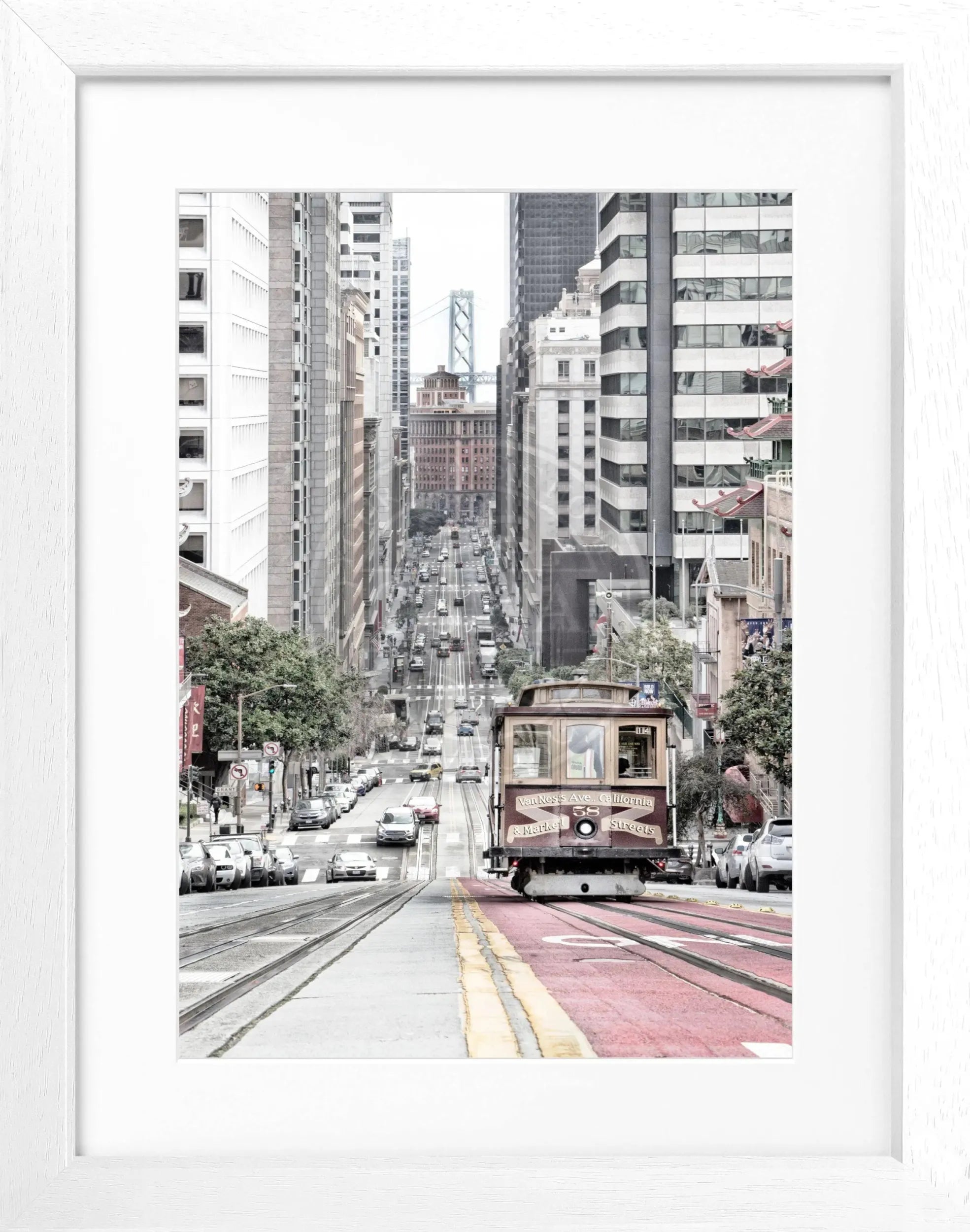 Schwarz-weißer Poster mit Rahmen von Cosman-Photocollection, zeigt Cable Cars in San Francisco, Maße 25x31 cm