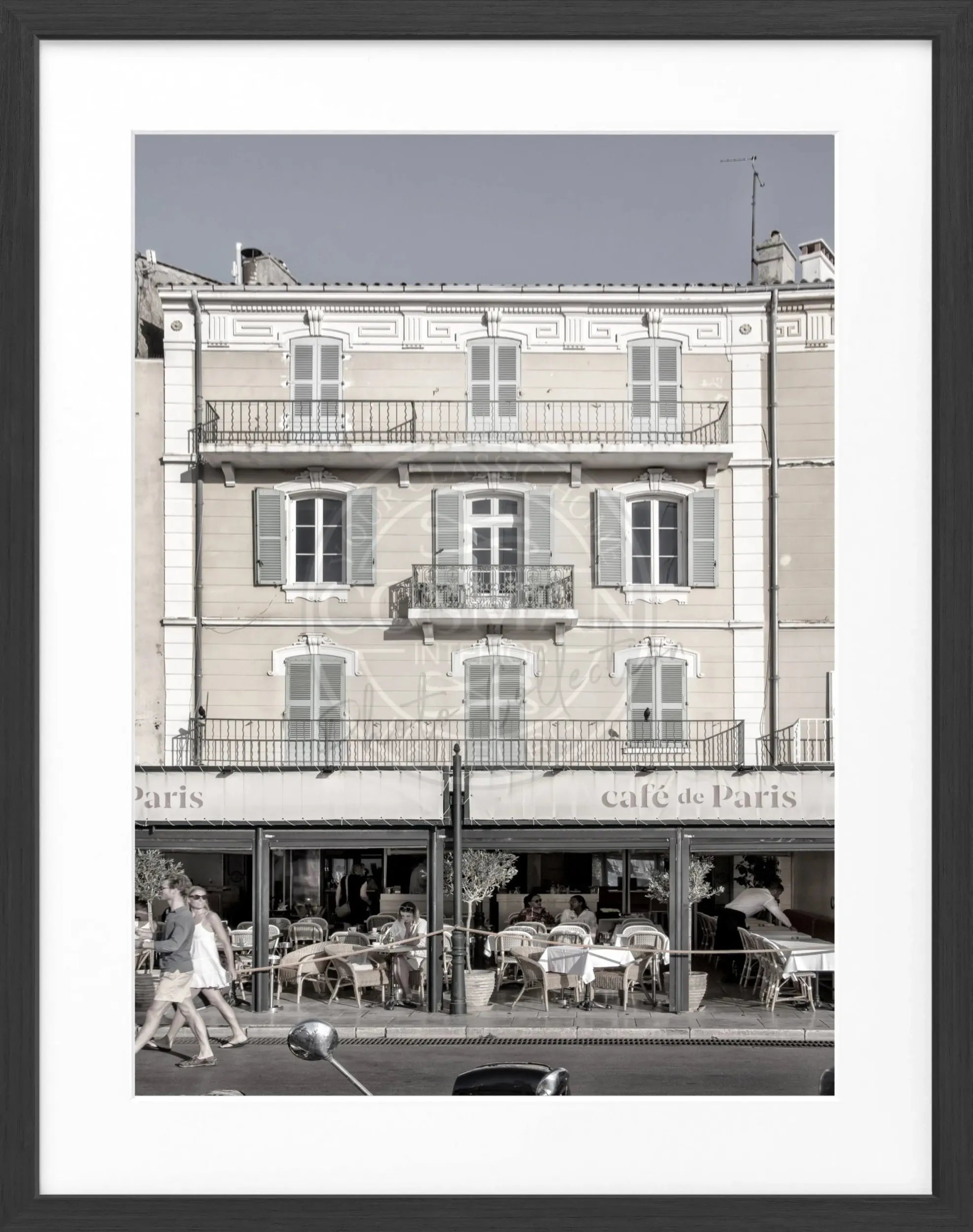 Schwarz-weiß Poster mit Rahmen 'Cafe de Paris' Saint Tropez, 25x31 cm, von Cosman-Photocollection, dekoratives Wandbild.