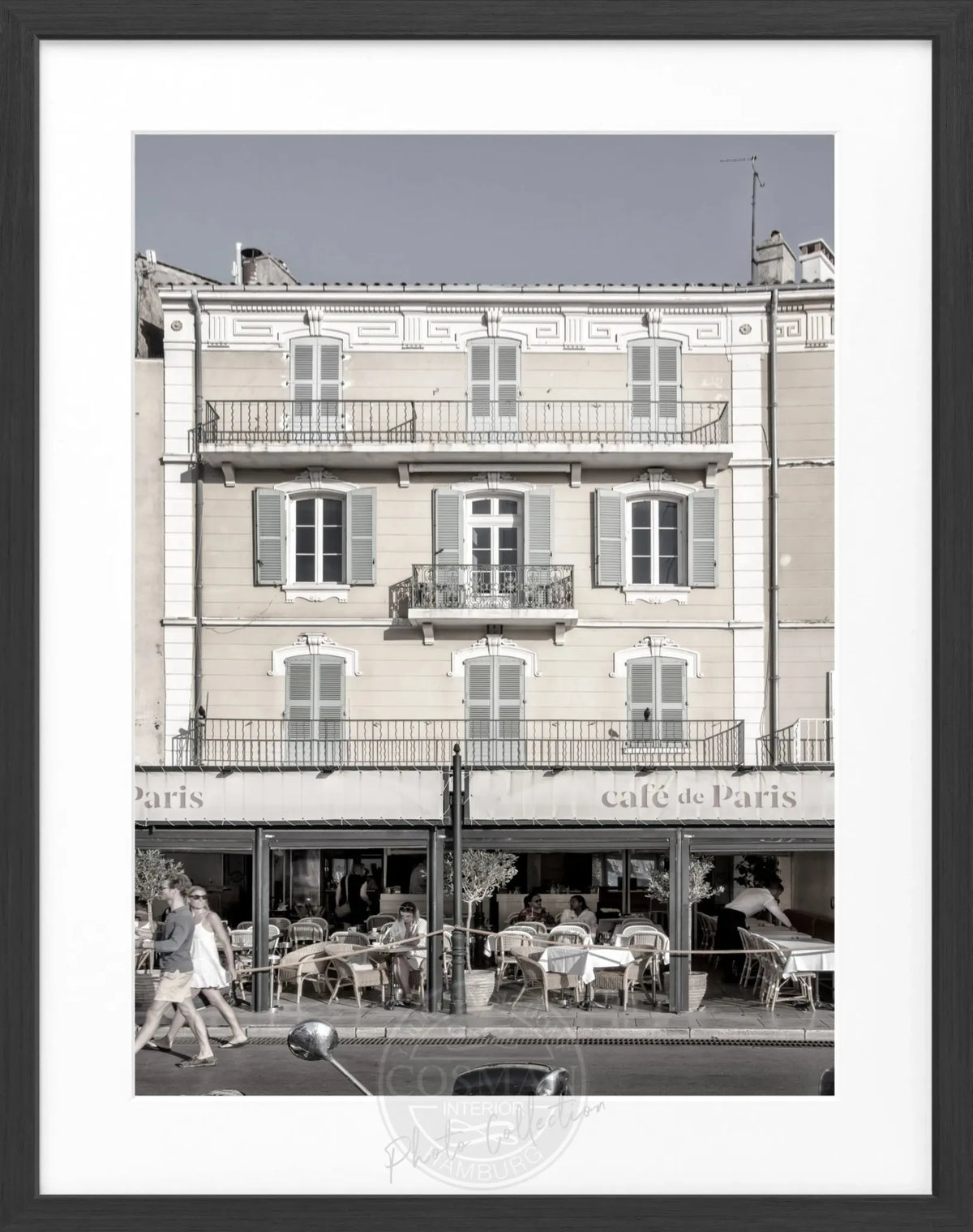 Schwarz-weiß Poster mit Rahmen 'Cafe de Paris' Saint Tropez, 25x31 cm, von Cosman-Photocollection, dekoratives Wandbild.