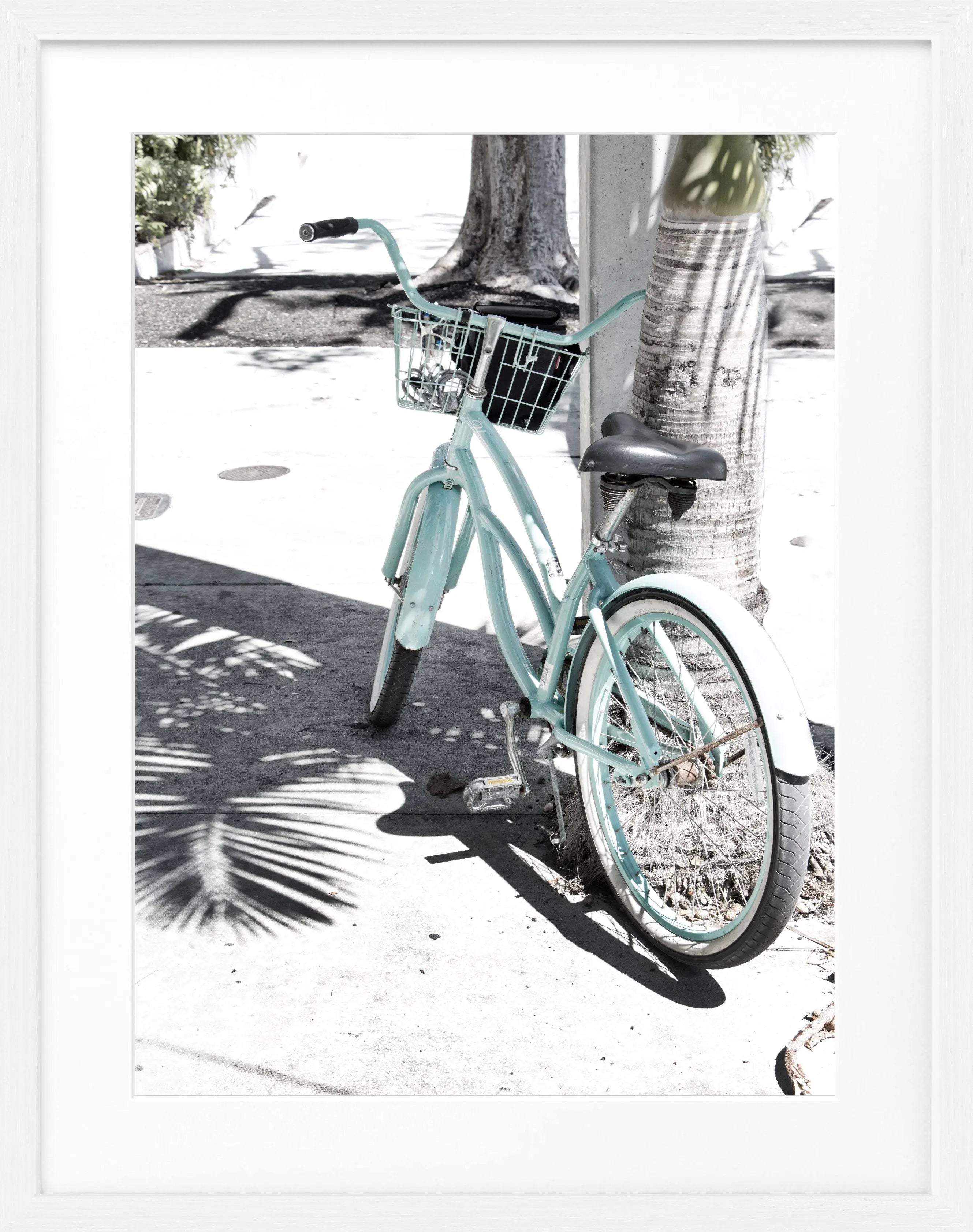 Schwarz-weiß Poster mit Rahmen, Florida Key West ’Bike’ Motiv, 25x31cm, von Cosman-Photocollection