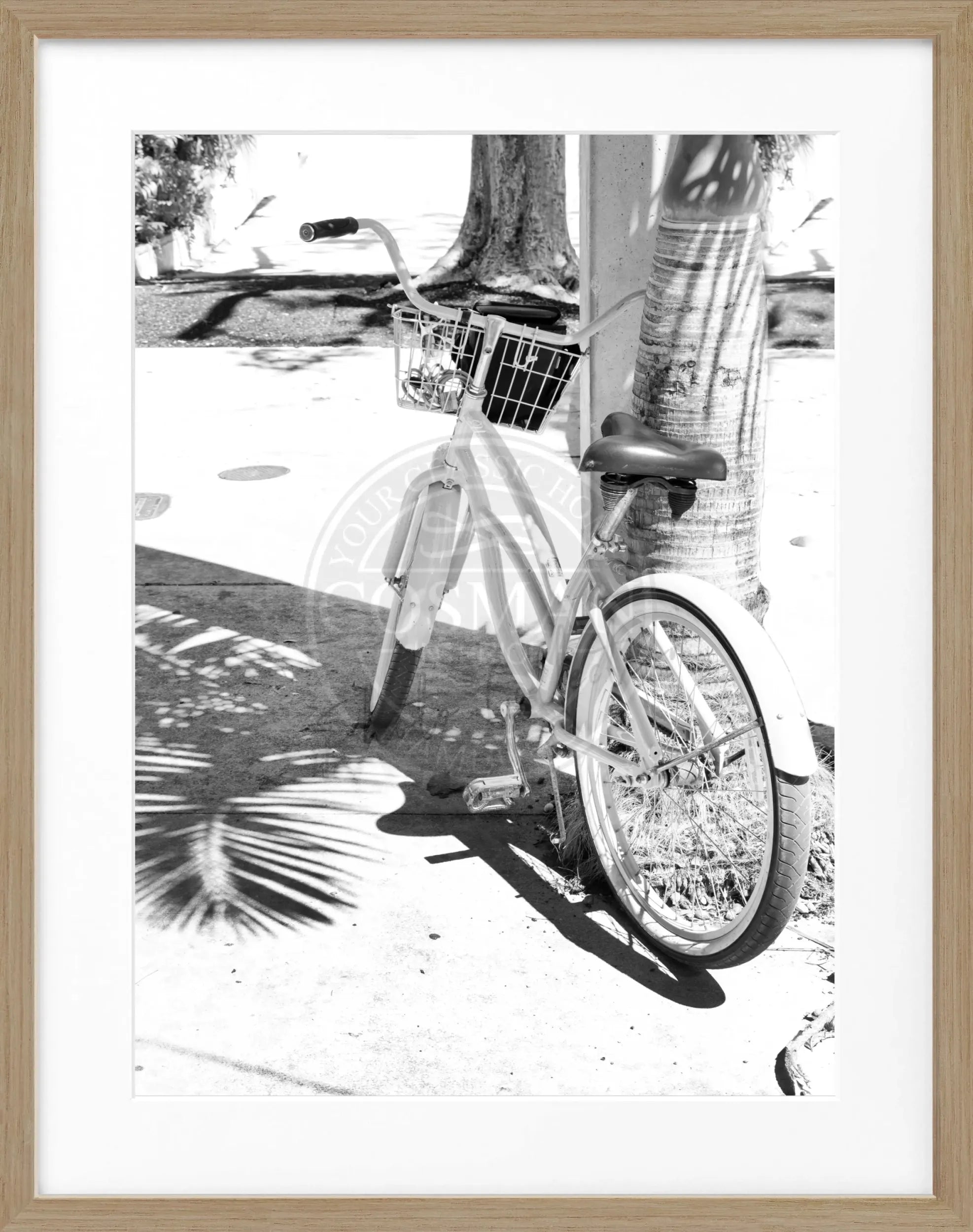 Schwarz-weiß Poster mit Rahmen von Florida Key West ’Bike’ von Cosman-Photocollection, 25x31cm, Wanddekoration