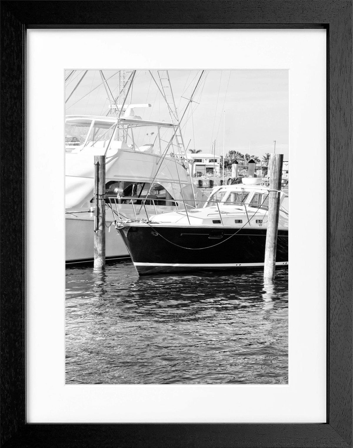 Schwarz-weiß Poster mit Rahmen von Cosman-Photocollection, Florida Key West Boot Motiv, 25x31 cm, Kunstfotografie