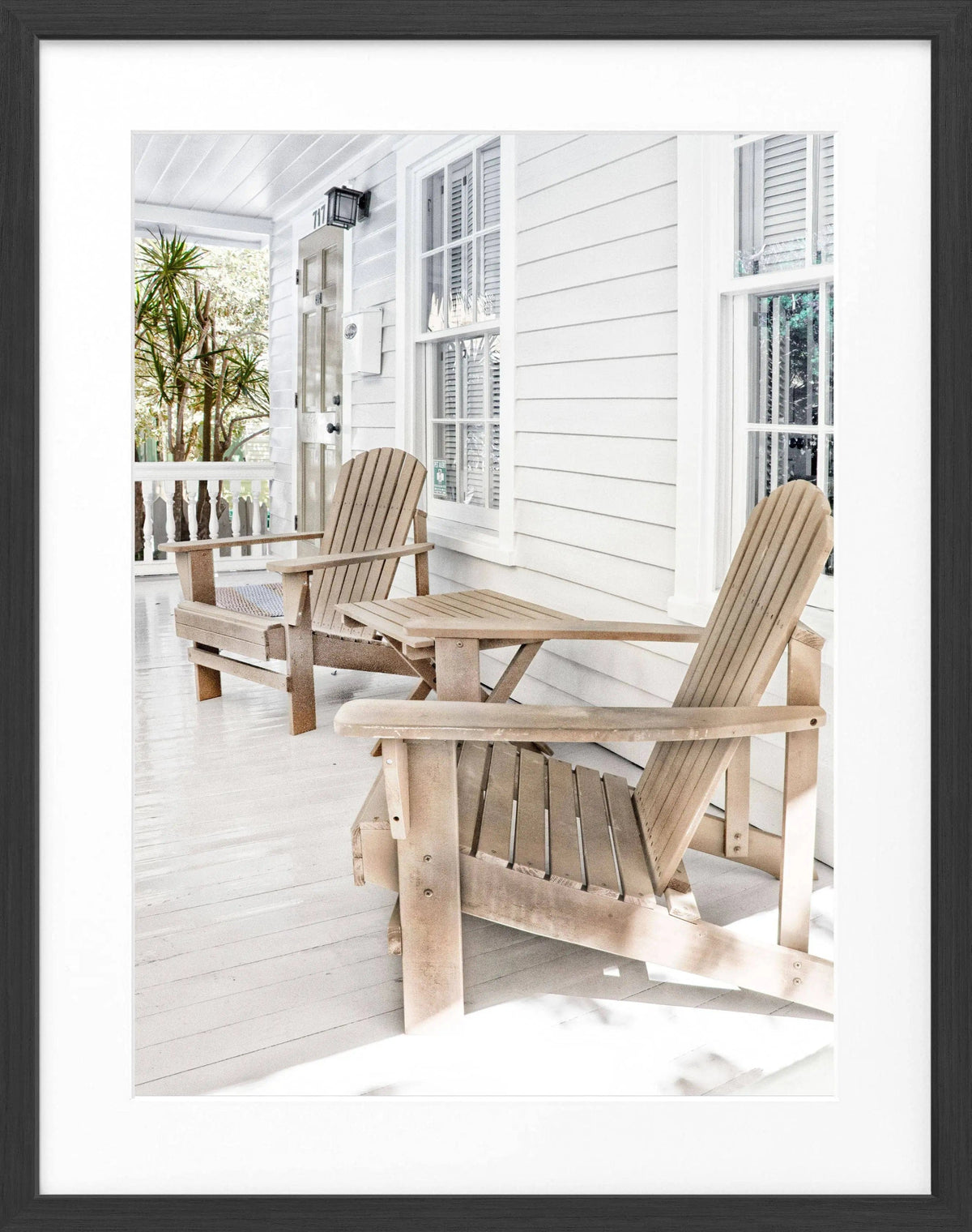 Schwarz-weiß Poster mit Rahmen, Florida Key West ’Deckchair’ Motiv, 25x31cm, von Cosman-Photocollection