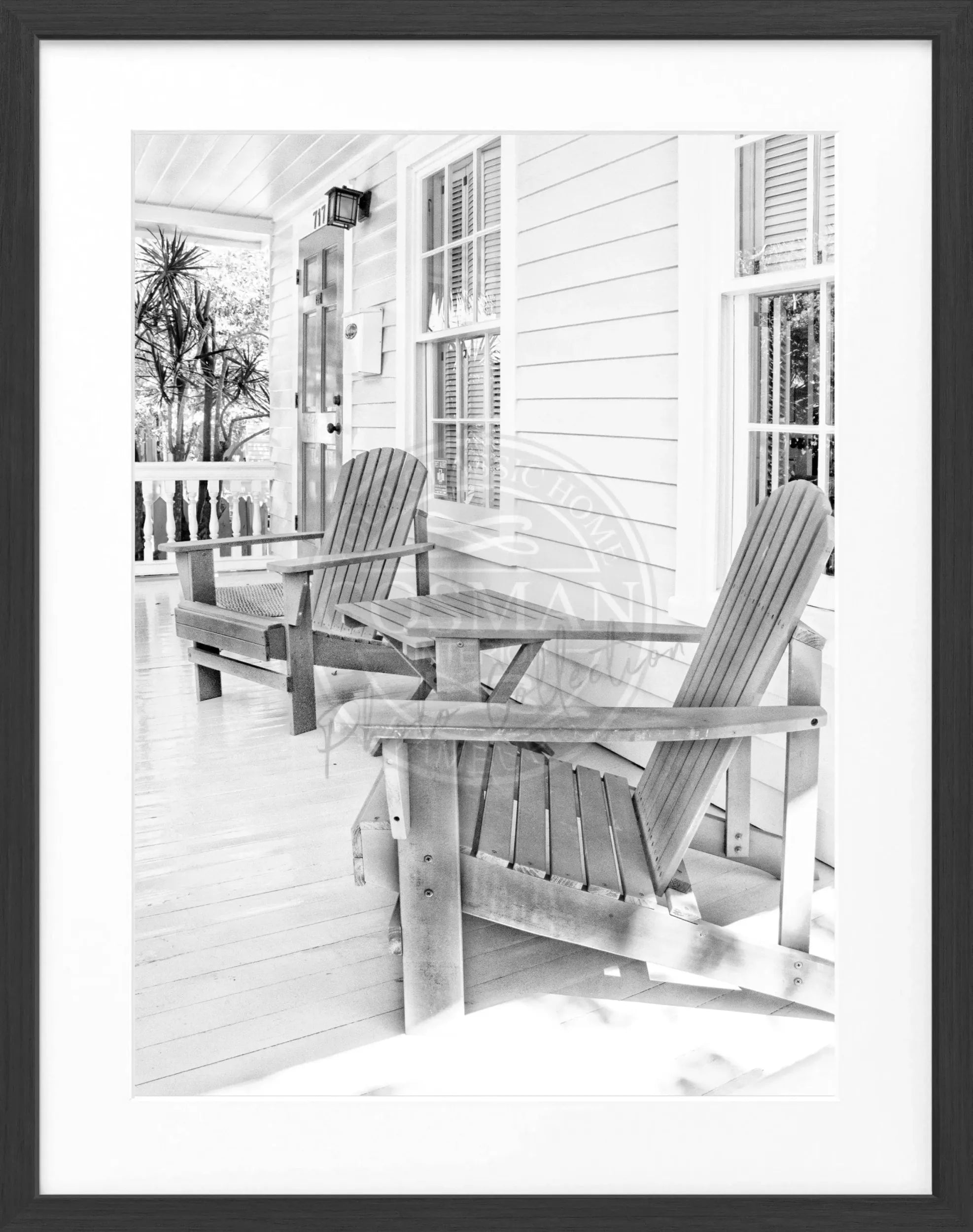 Schwarz-weiß Poster mit Rahmen von Cosman-Photocollection, Florida Key West Deckchair Motiv, 25x31 cm