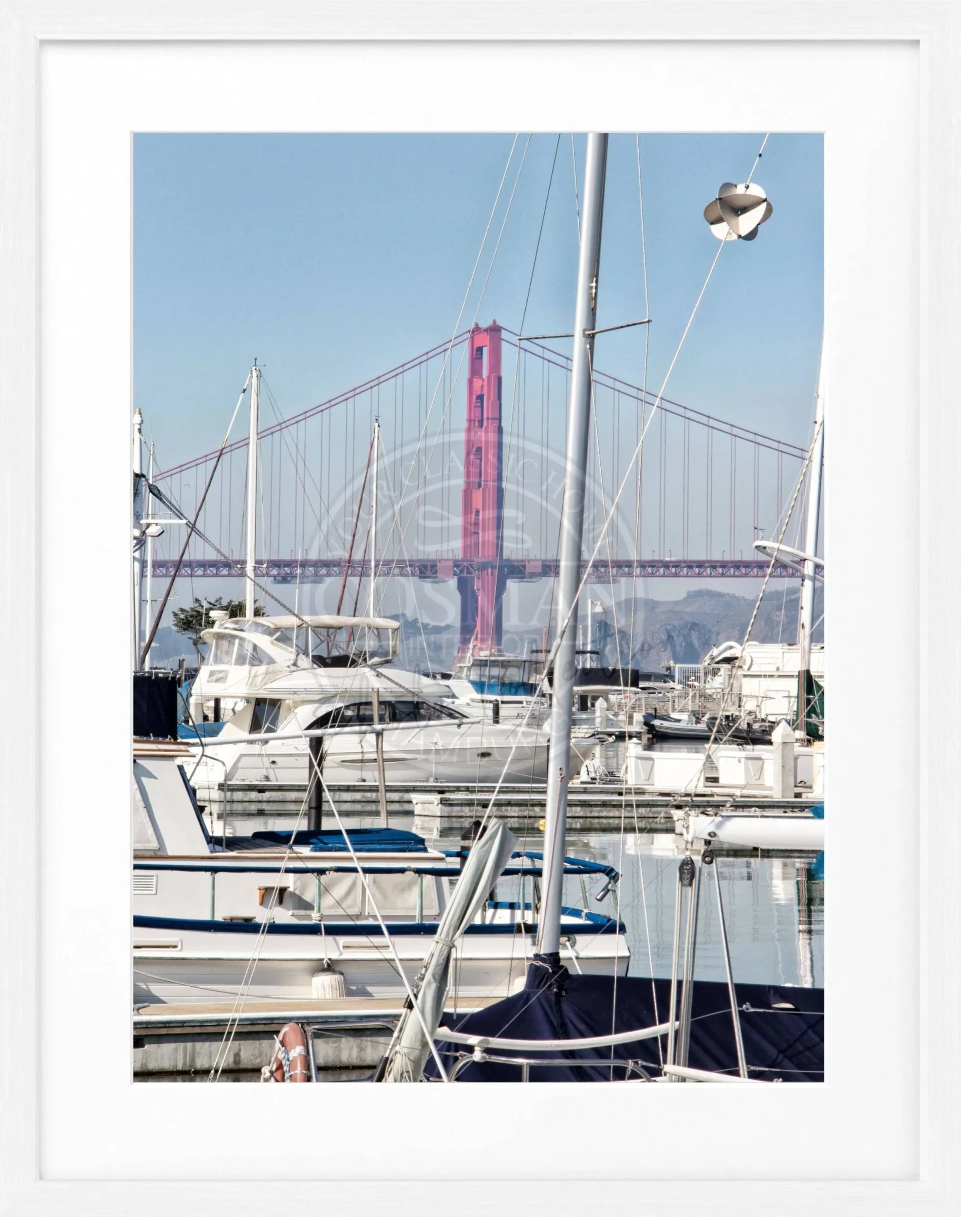 Schwarz-weiß Poster mit Rahmen von Cosman-Photocollection, Golden Gate Bridge in San Francisco, 25x31 cm, Kunstfotografie