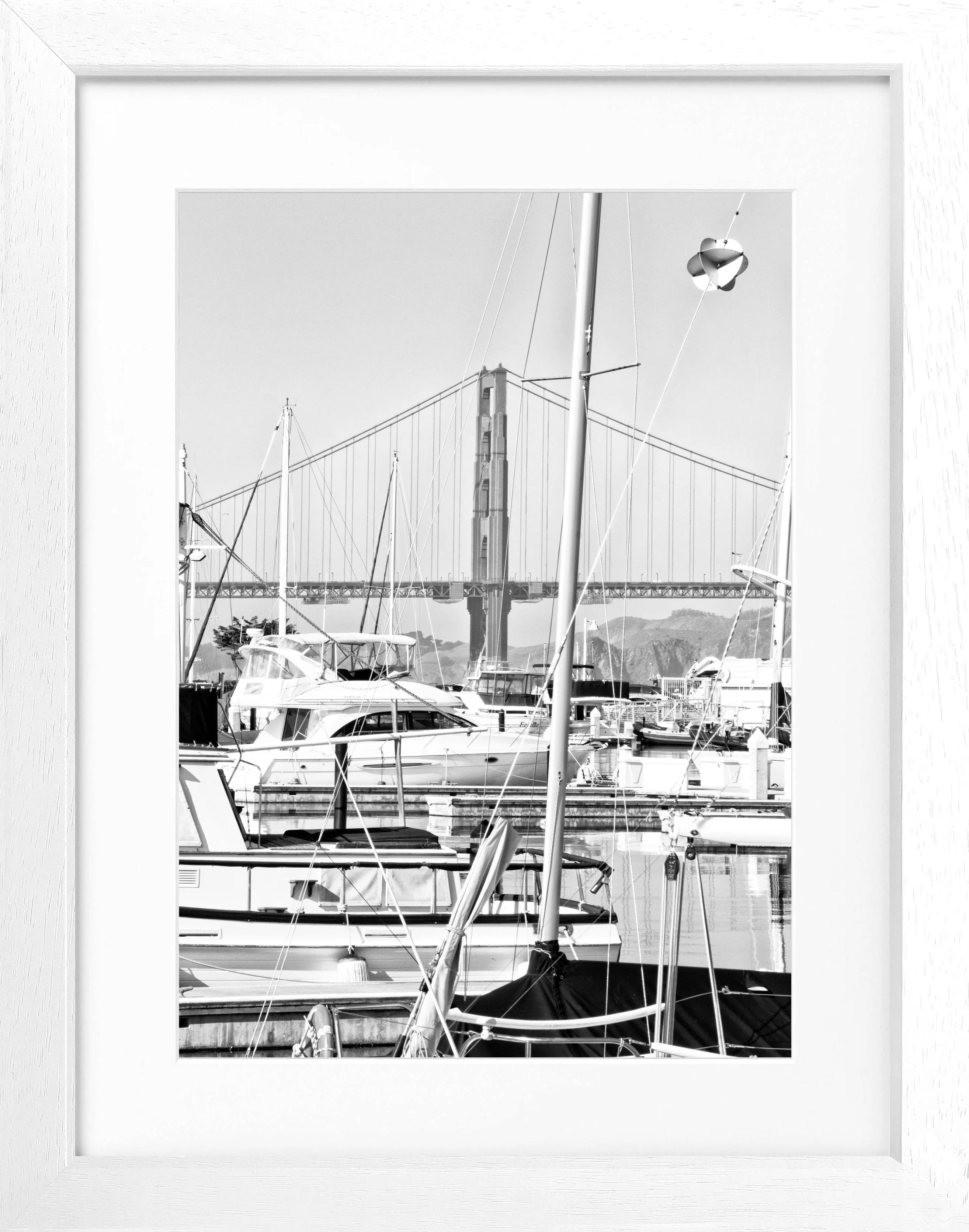 Schwarz-weiß Poster mit Rahmen von Cosman-Photocollection, Golden Gate Bridge in San Francisco, 25cm x 31cm