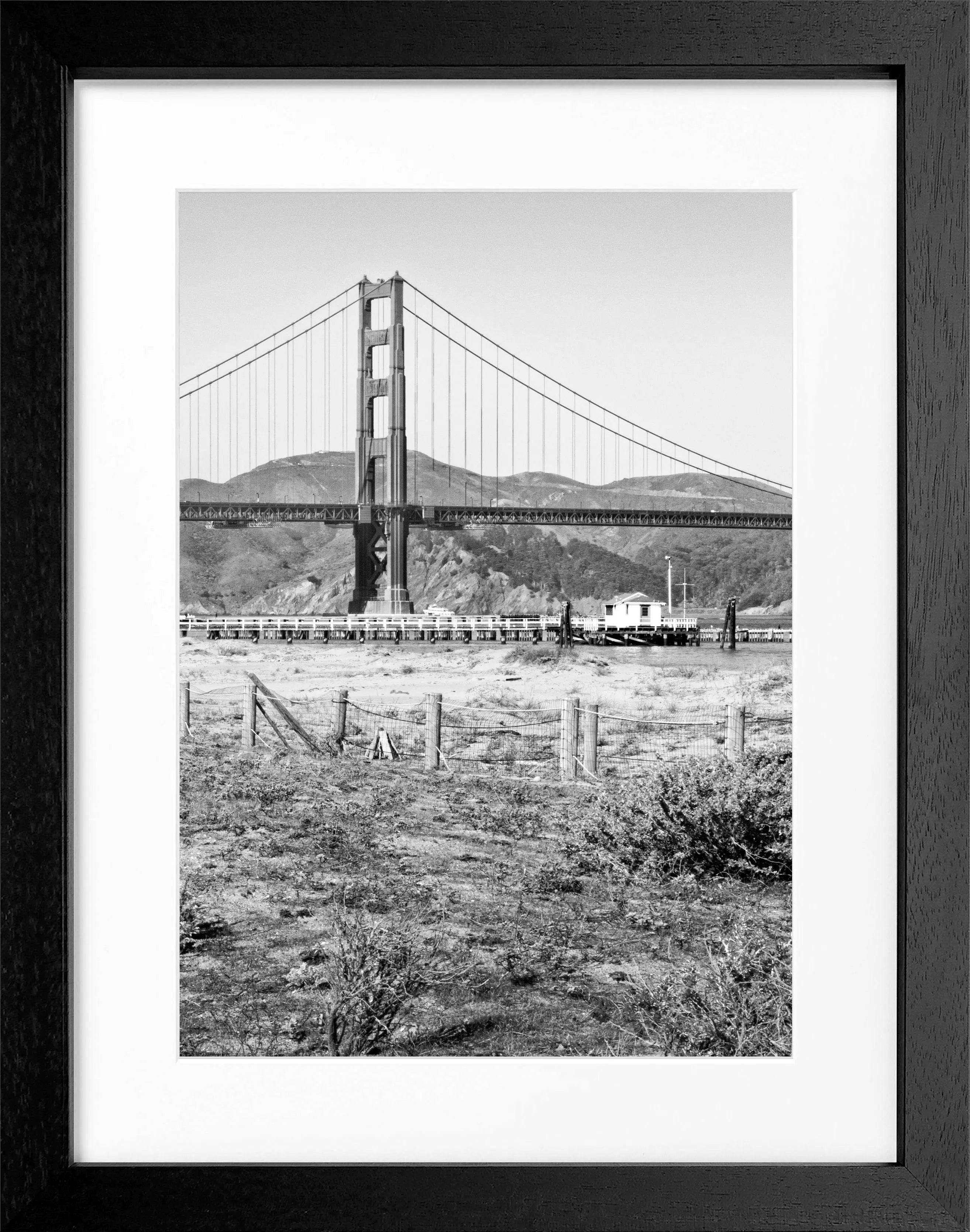 Schwarz-weiß Poster mit Rahmen von Cosman-Photocollection, Golden Gate Bridge in San Francisco, 25x31 cm, Motiv.