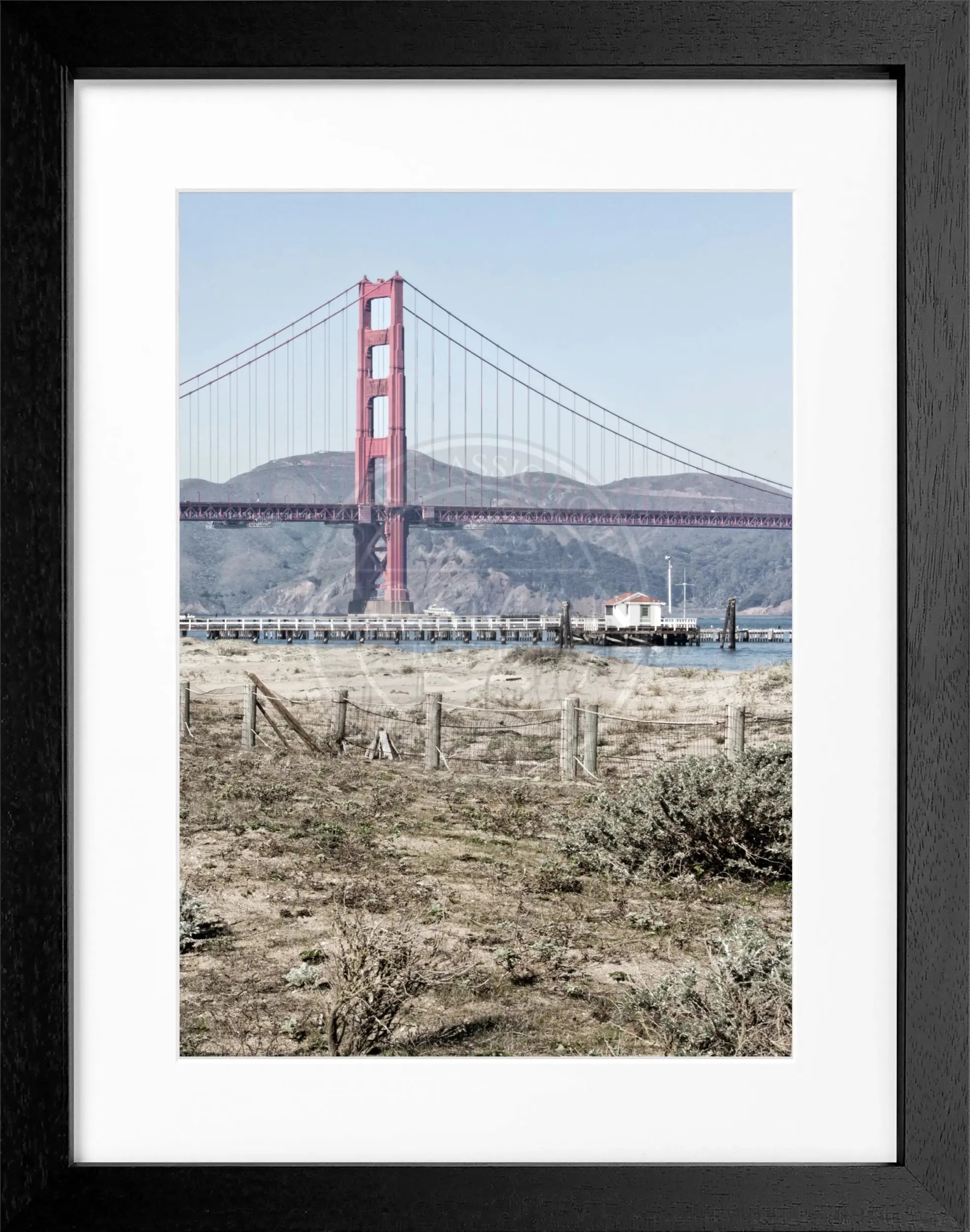 Schwarz-weiß Poster mit Rahmen, Golden Gate Bridge in San Francisco, von Cosman-Photocollection, 25x31 cm