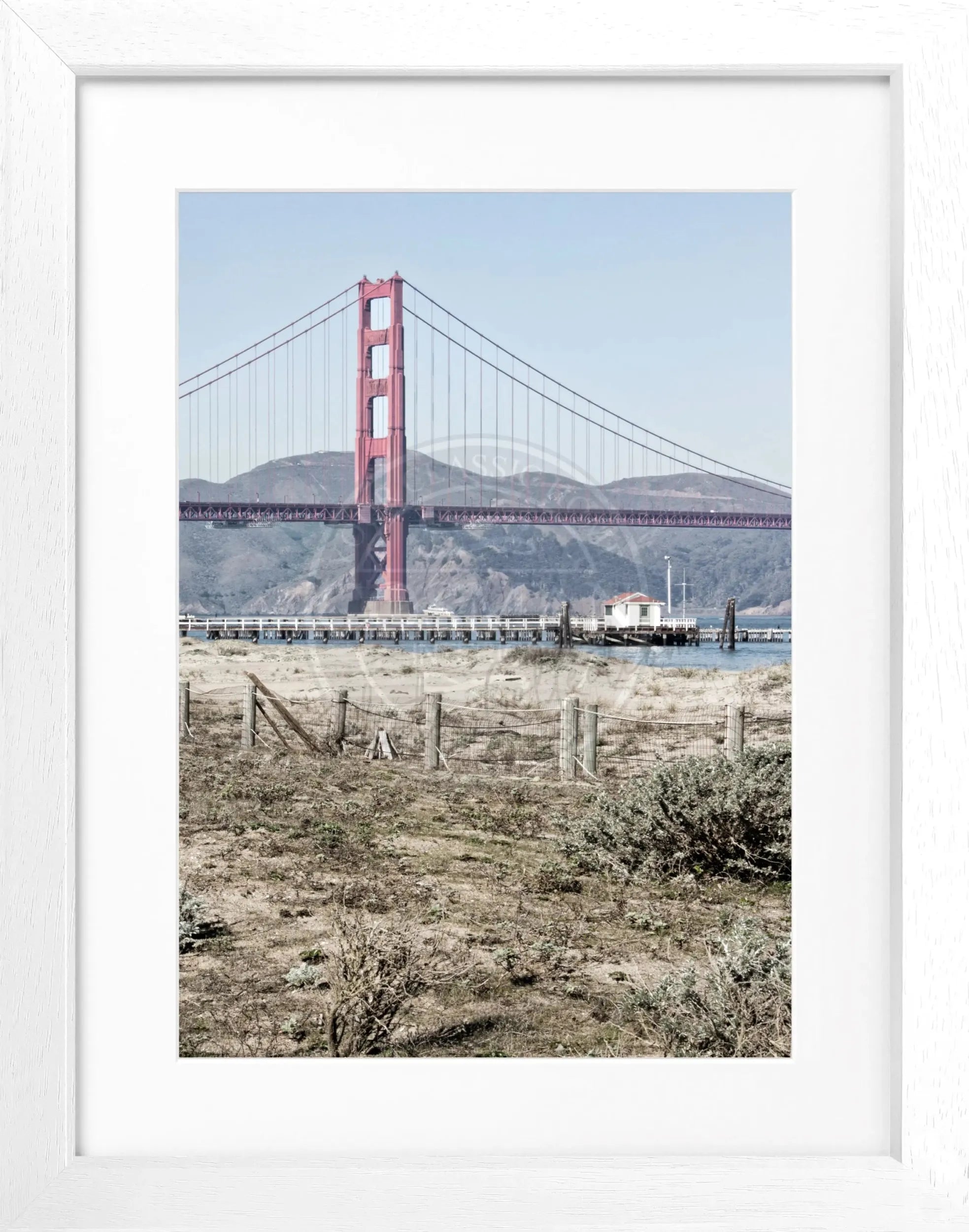 Schwarz-weiß Poster mit Rahmen von der Golden Gate Bridge in San Francisco, von Cosman-Photocollection, 25x31 cm